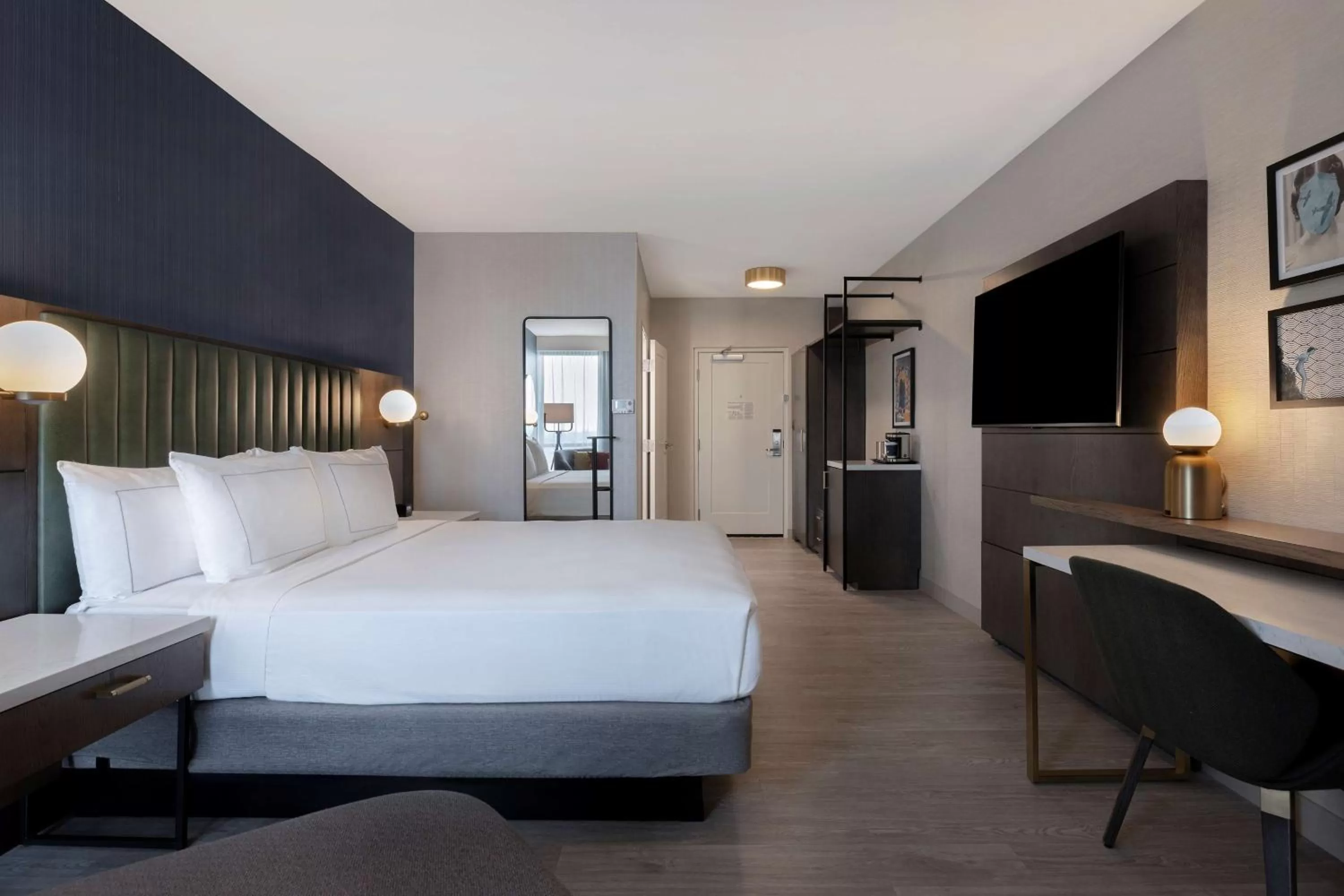 Bed in Doubletree By Hilton Palmdale, Ca