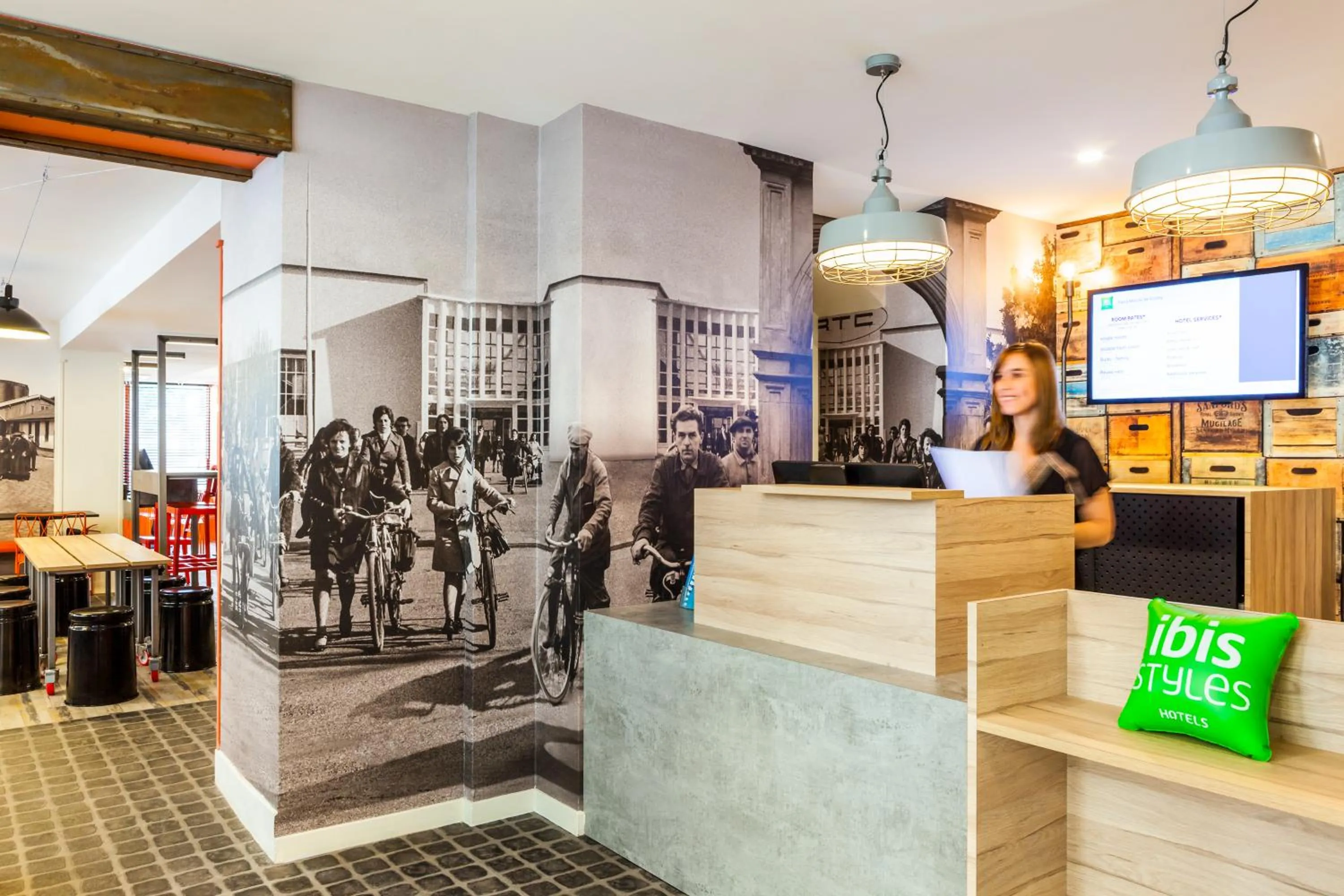 Staff in ibis Styles Paris Mairie De Clichy