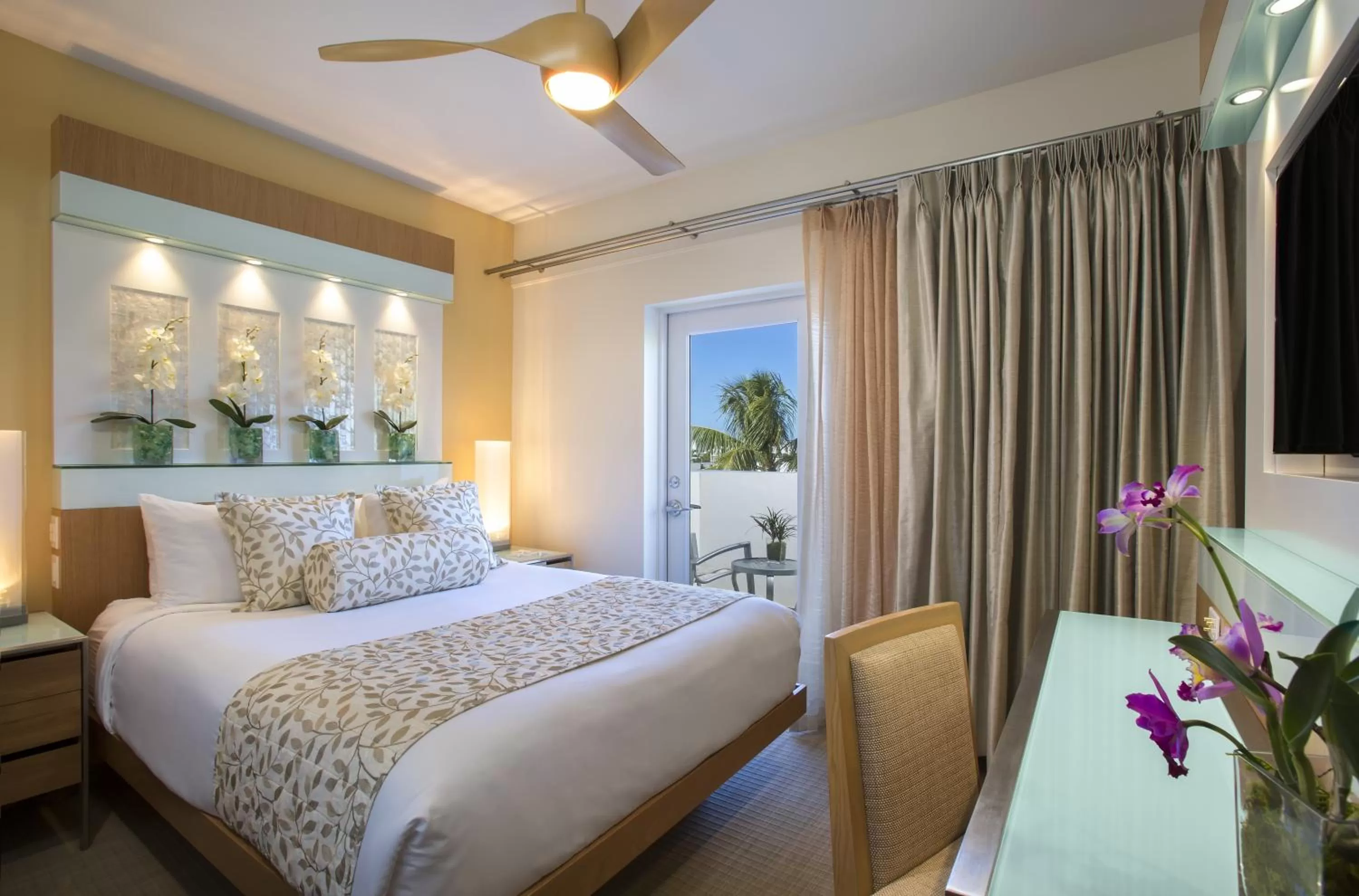 Bed in Santa Maria Suites Resort