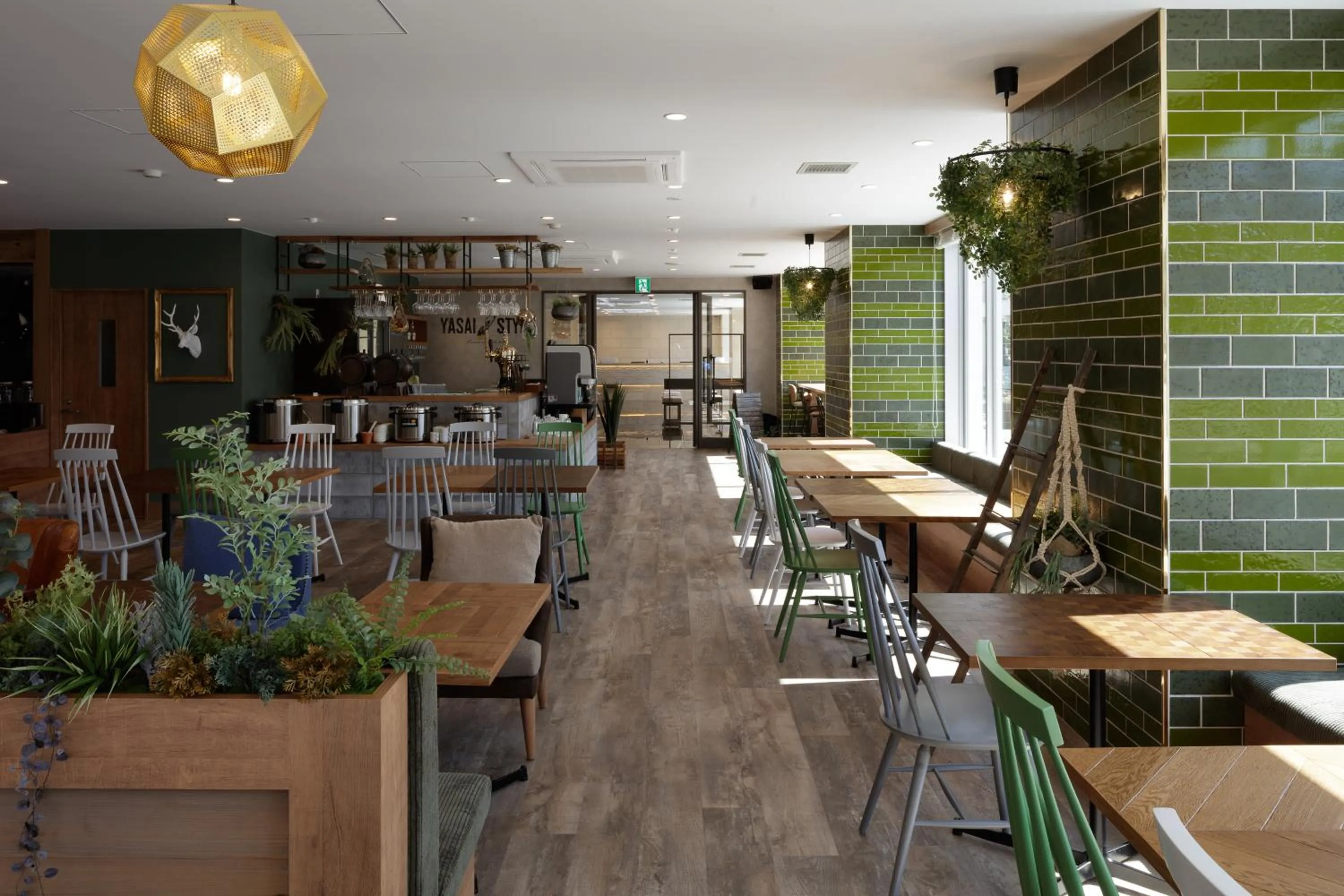 Restaurant/places to eat in Center Hotel Narita2 R51