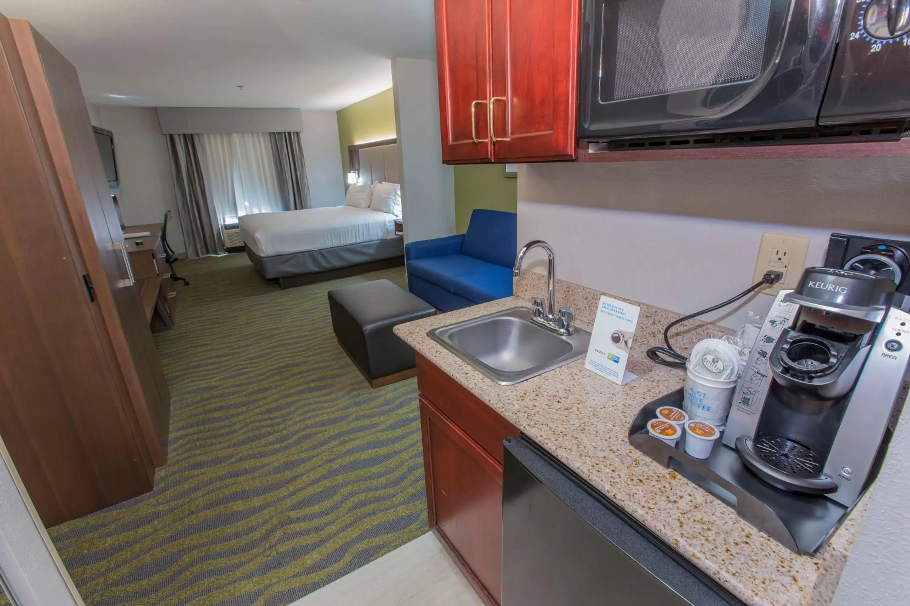 Photo of the whole room, Bed in Holiday Inn Express Hotel & Suites McDonough by IHG