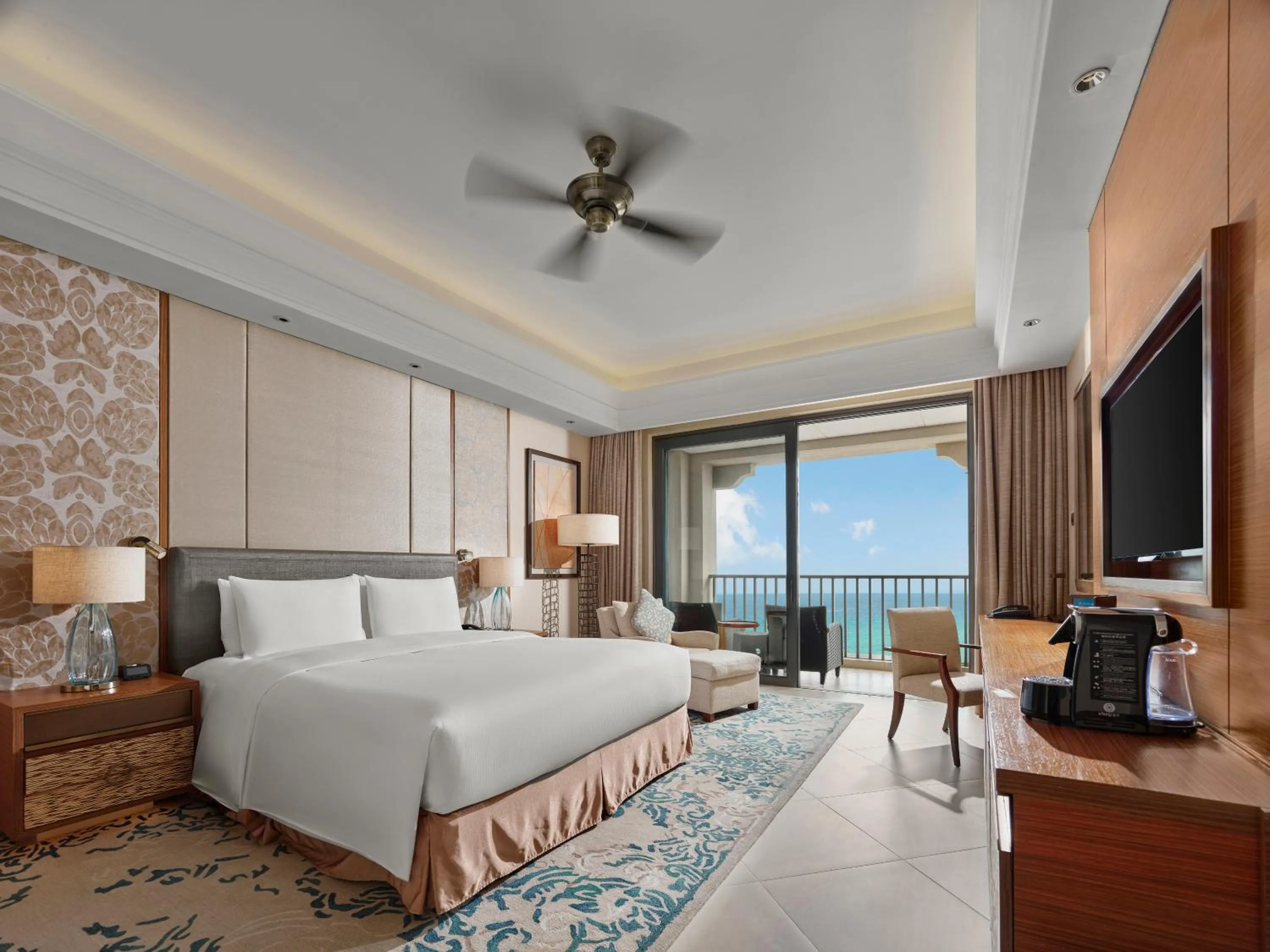Bedroom, Bed in Hilton Haikou Meilan - Beachfront Hotel