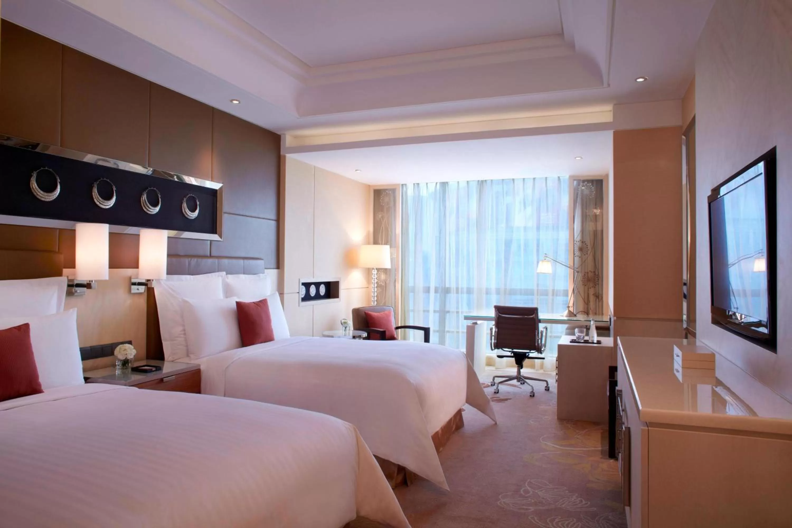 Photo of the whole room, Bed in Guangzhou Marriott Hotel Tianhe