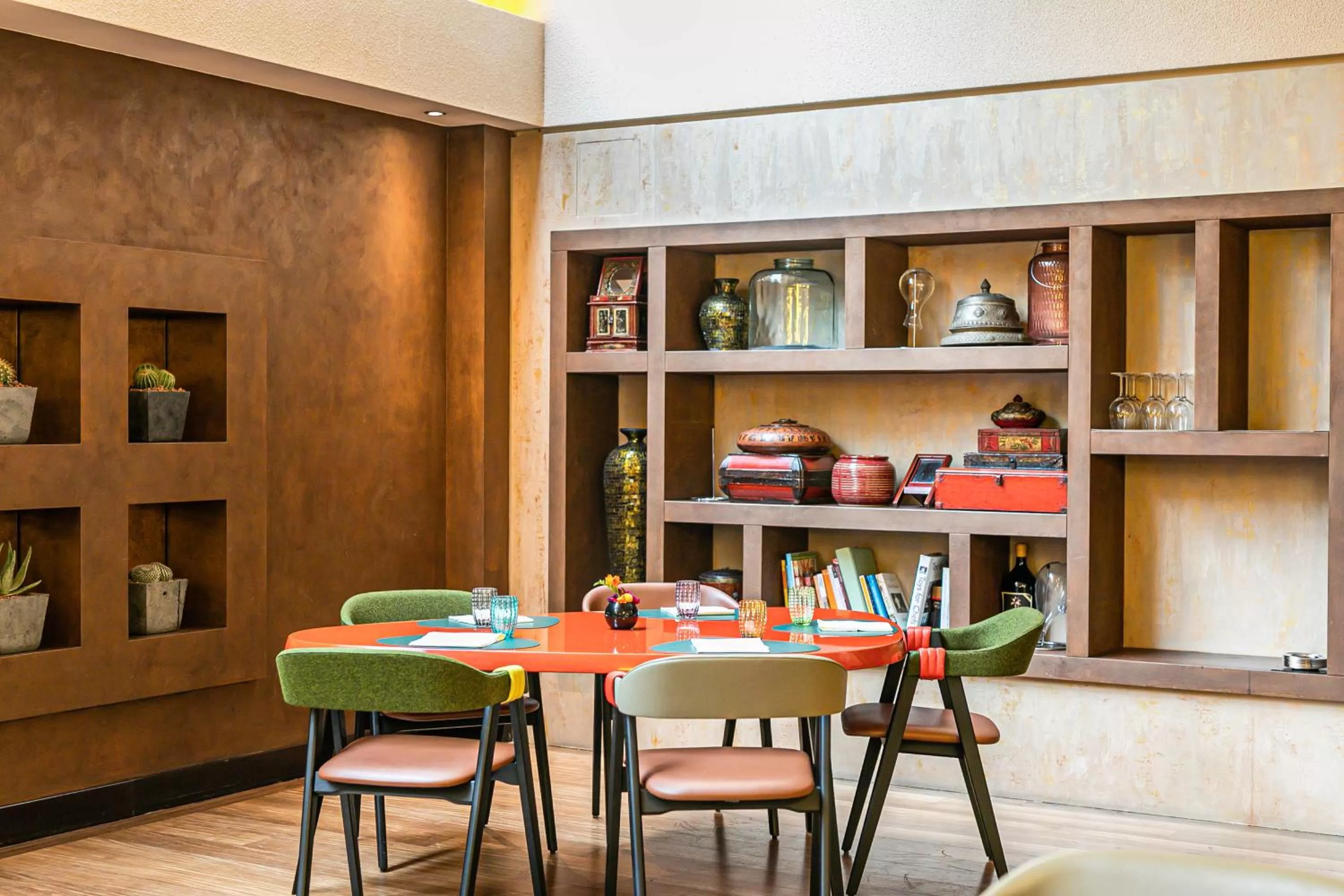 Restaurant/places to eat in Enterprise Hotel Design & Boutique