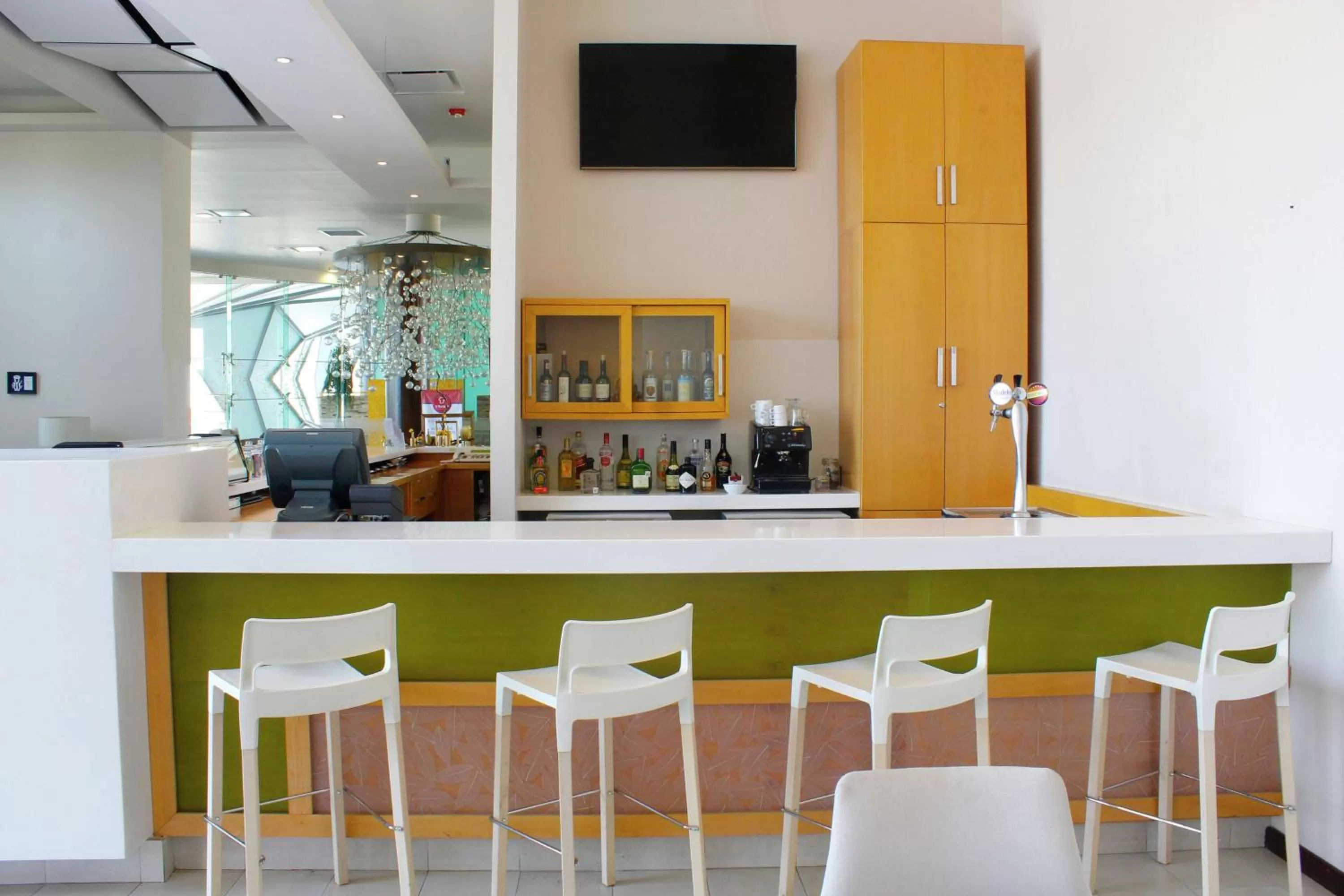 Lounge or bar in Hampton Inn & Suites by Hilton Aguascalientes Aeropuerto