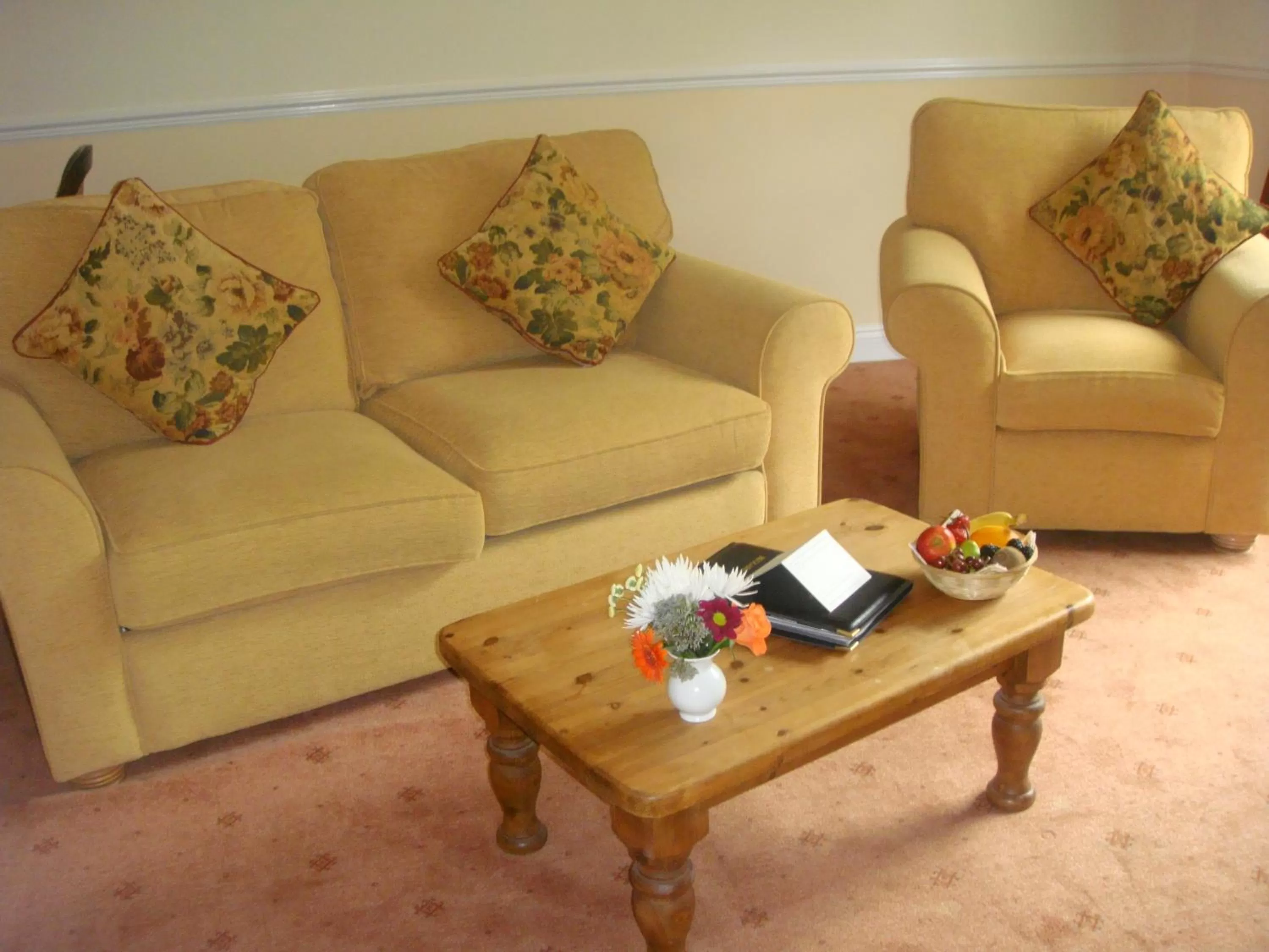 Living room in Beggars Reach Hotel