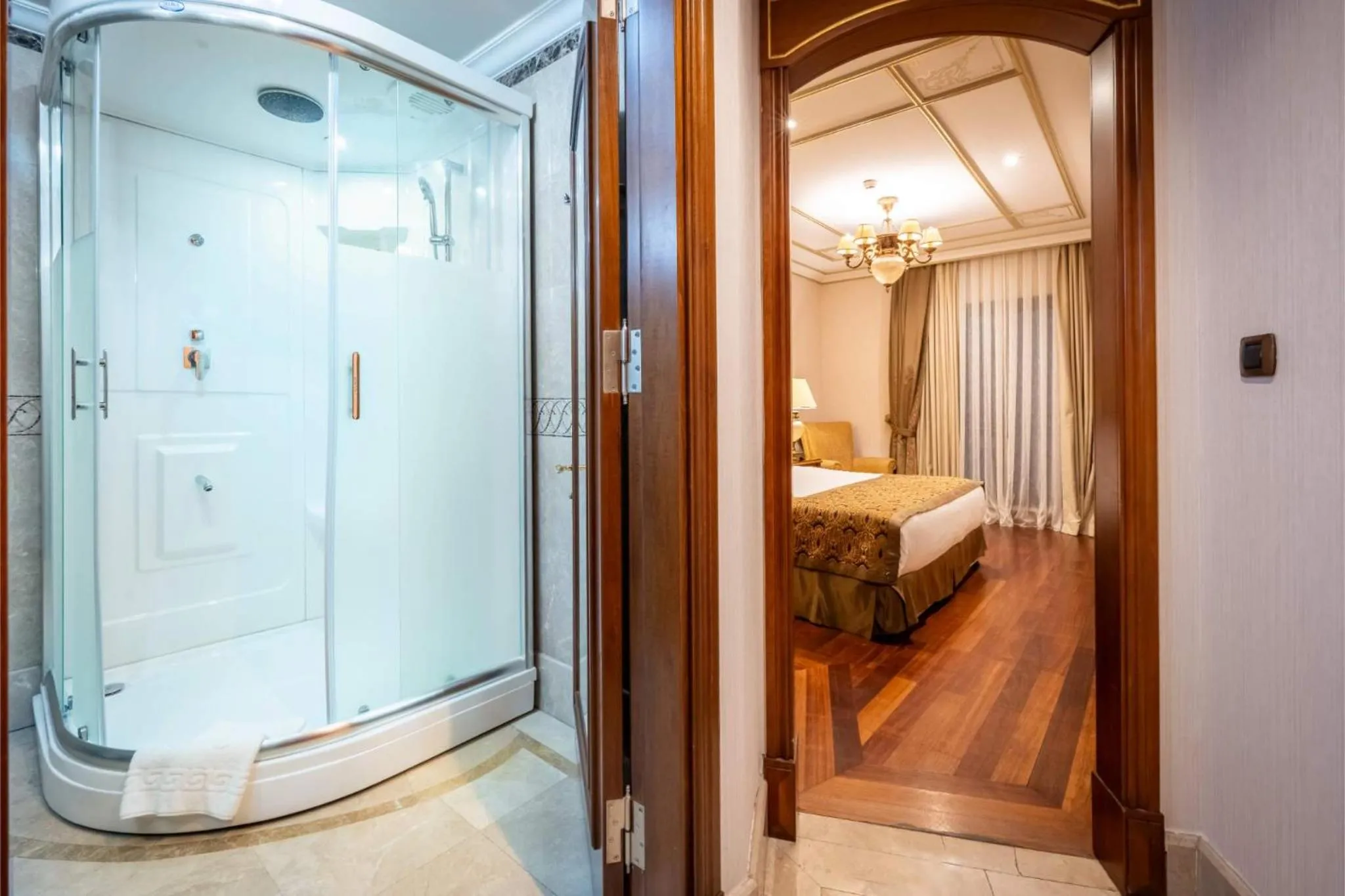 Shower, Bed in The Central Palace Taksim