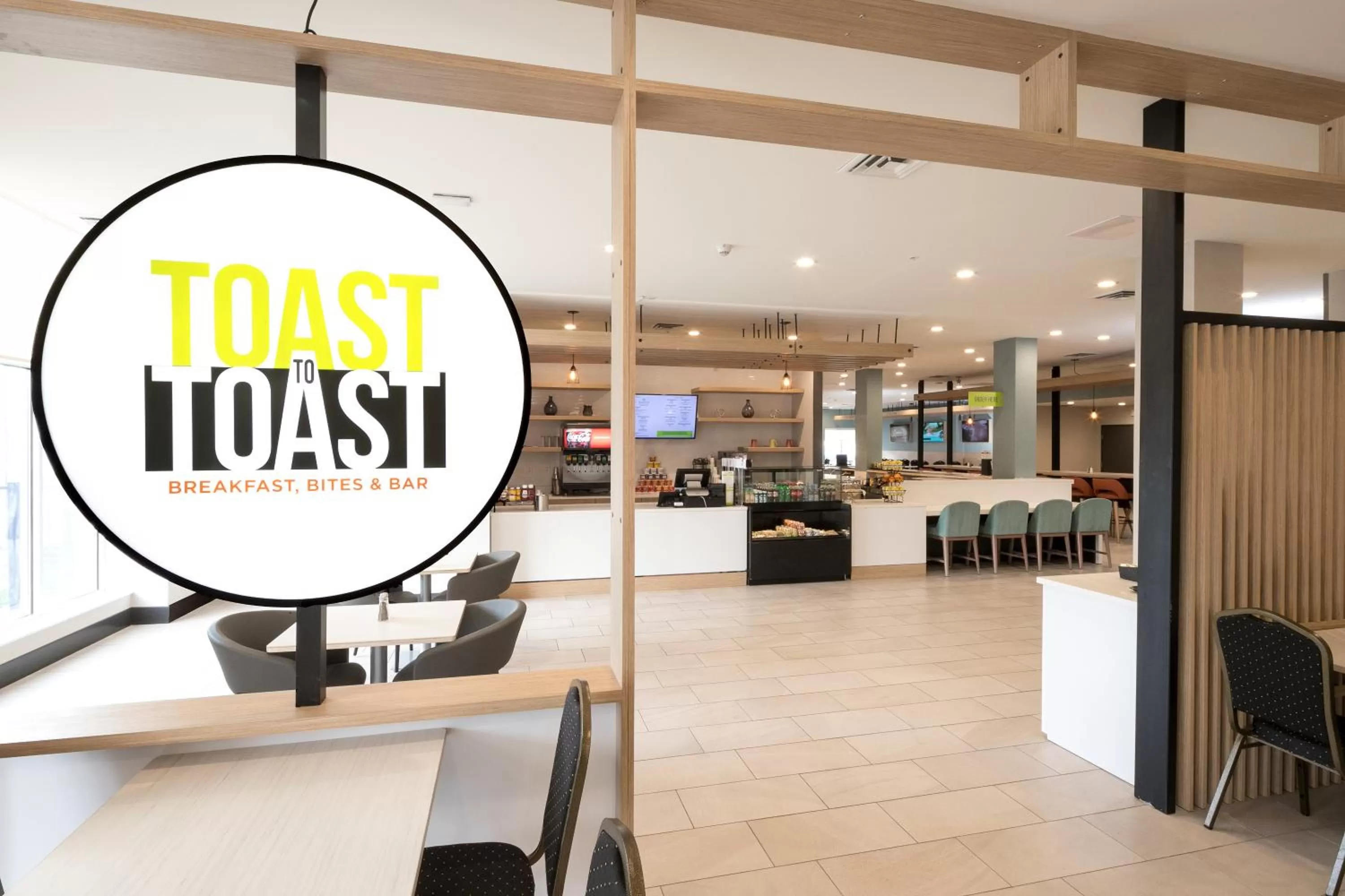 Lobby or reception in Holiday Inn & Suites Detroit - Troy by IHG