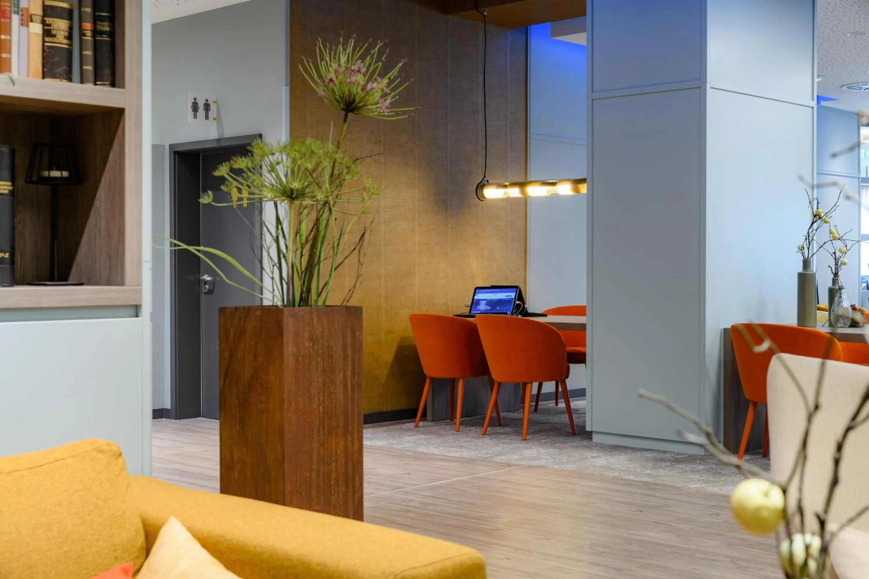 Seating area in Mercure Hotel Saarbrücken City