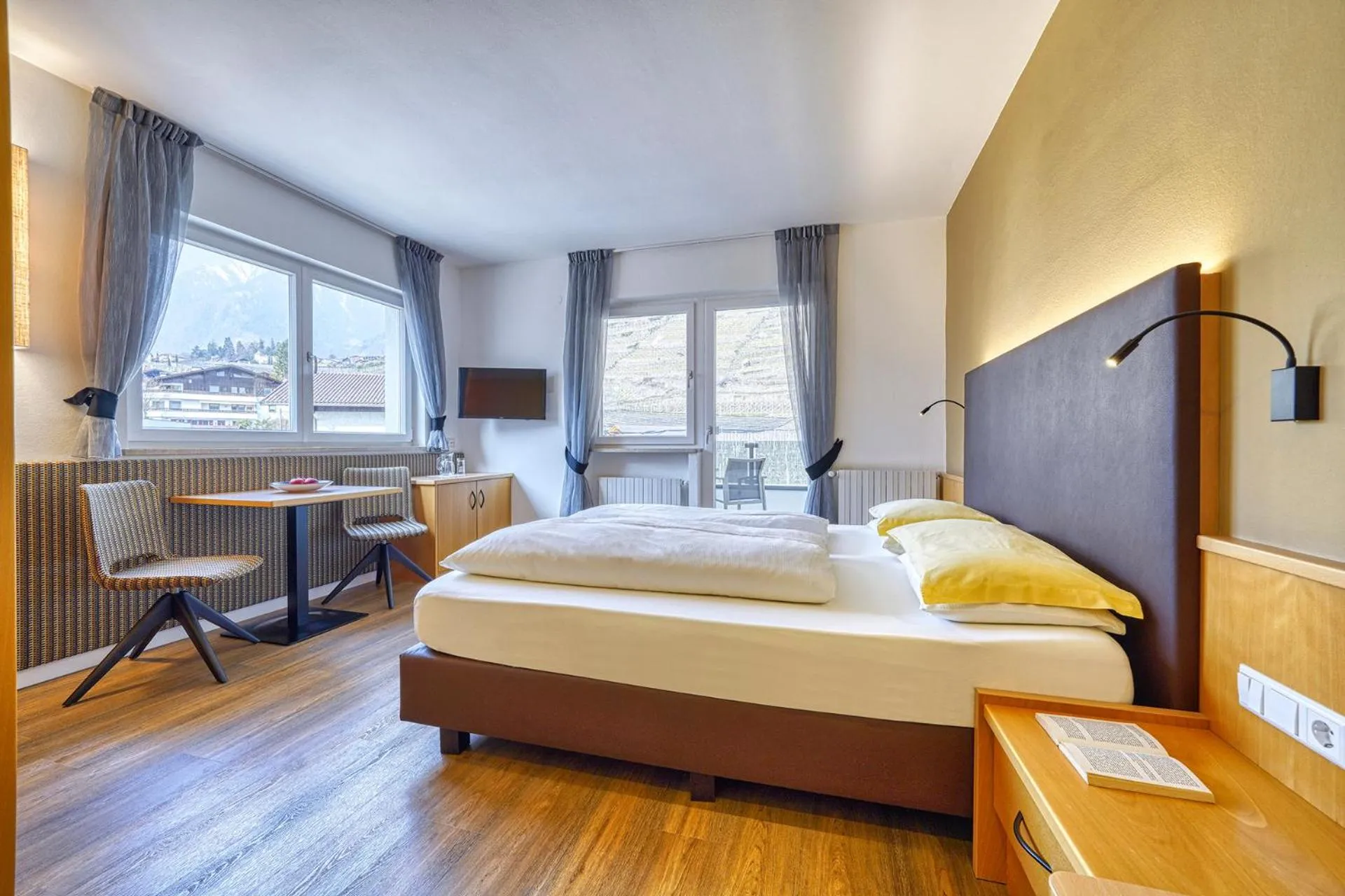 Bed in Das Mitterplarser Hotel