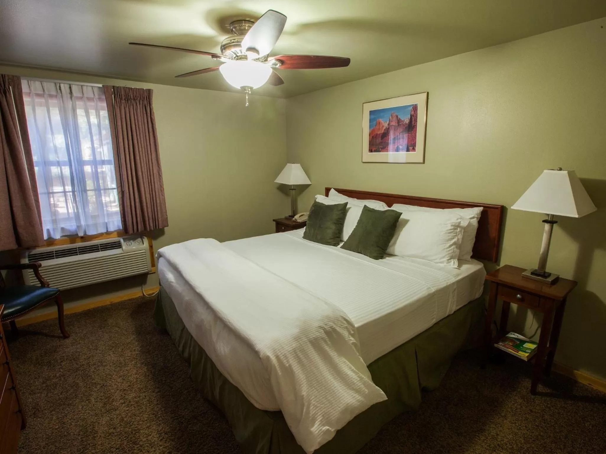 Bedroom, Bed in Flanigan`s Resort and Spa