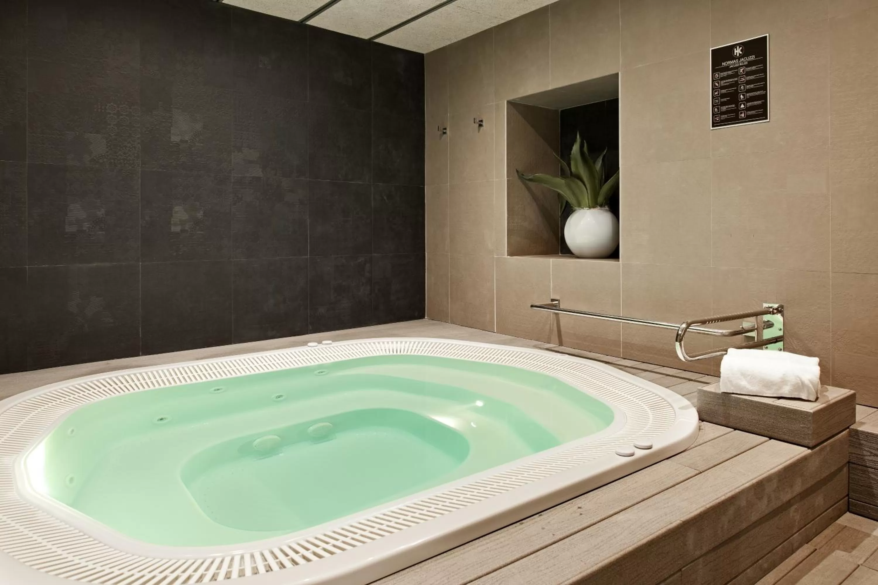 Hot Tub in Catalonia Plaza Mayor