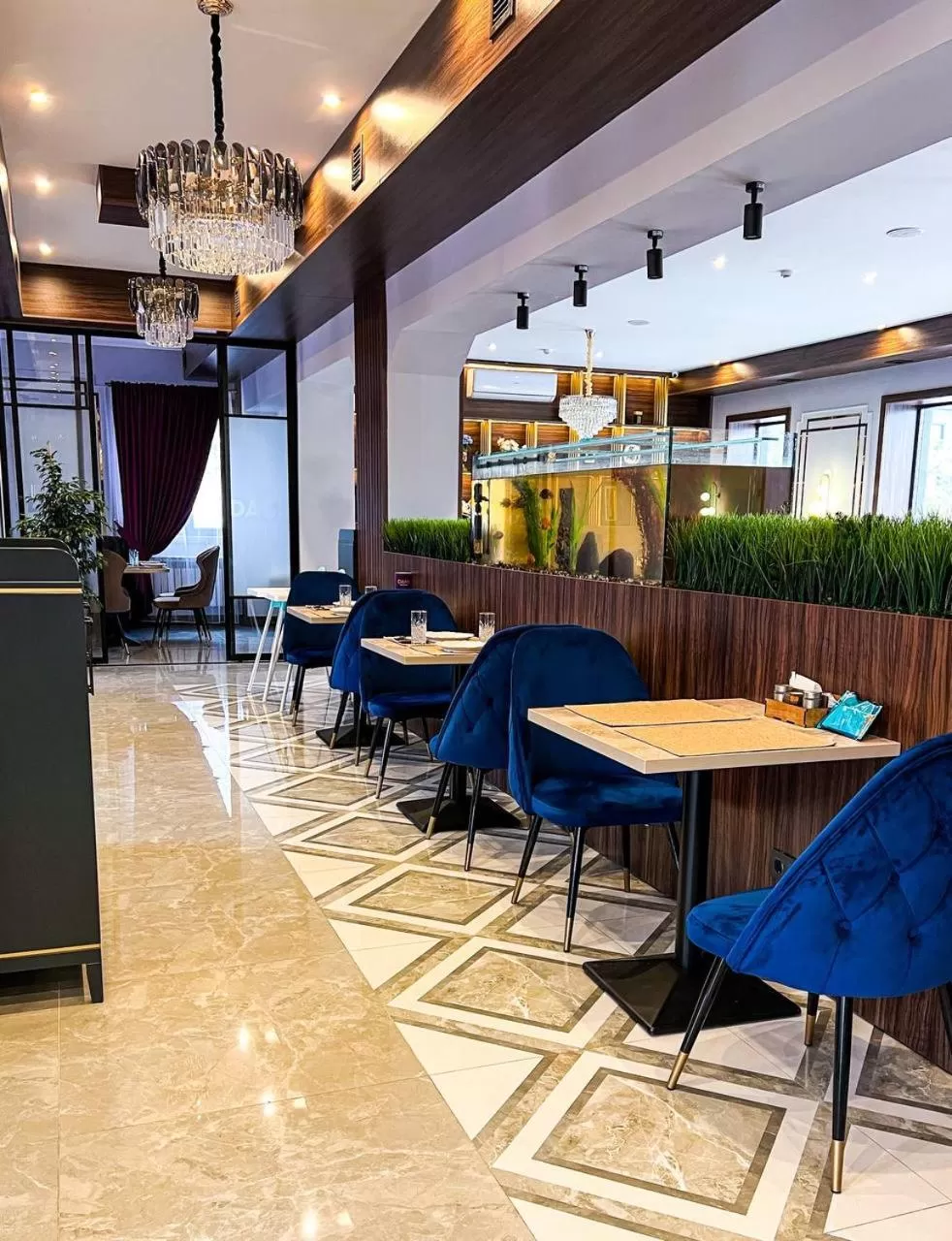 Restaurant/Places to Eat in Rush Hotel