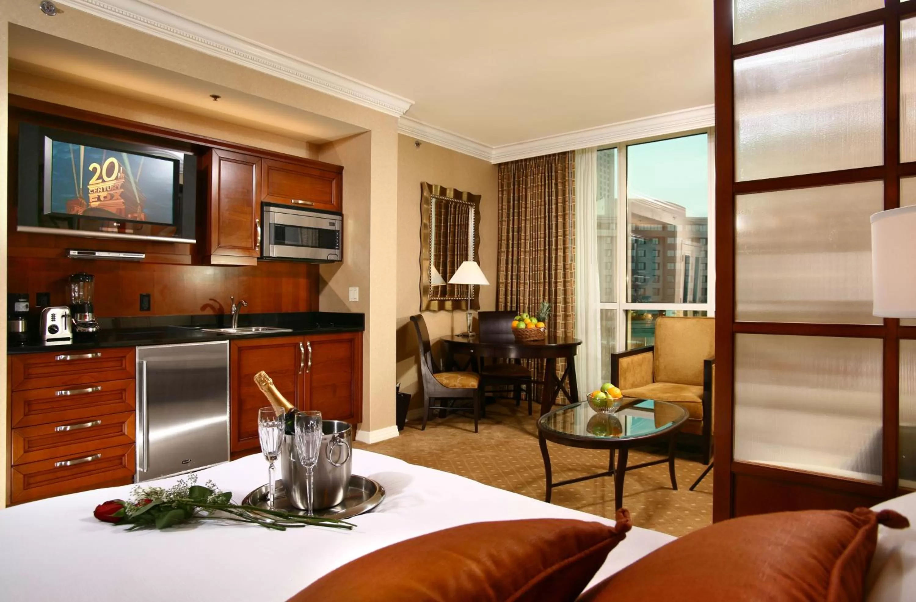 Coffee/tea facilities, Bed in Luxury Suites International at The Signature