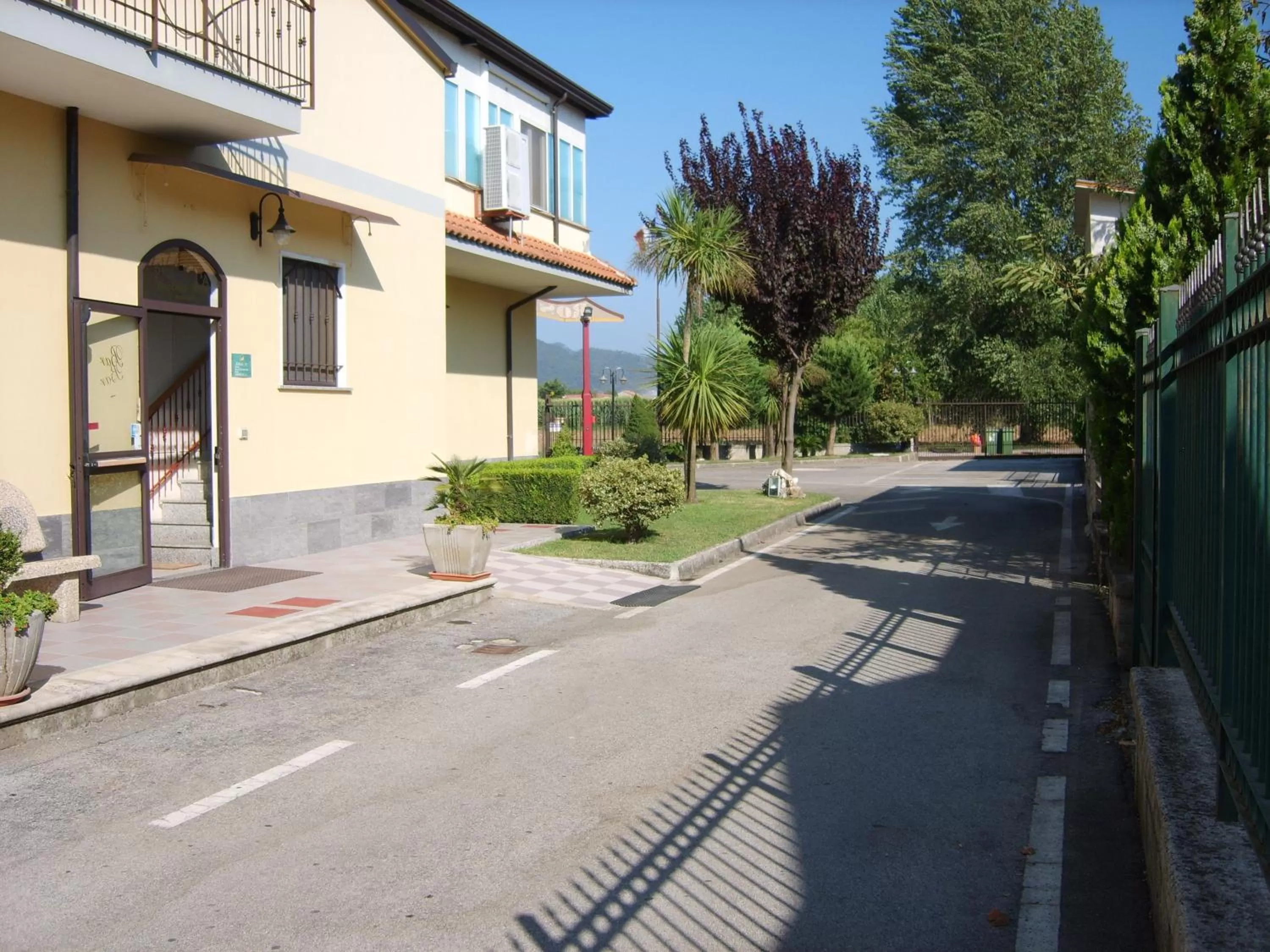 Street view in Hotel Rosso Di Sera