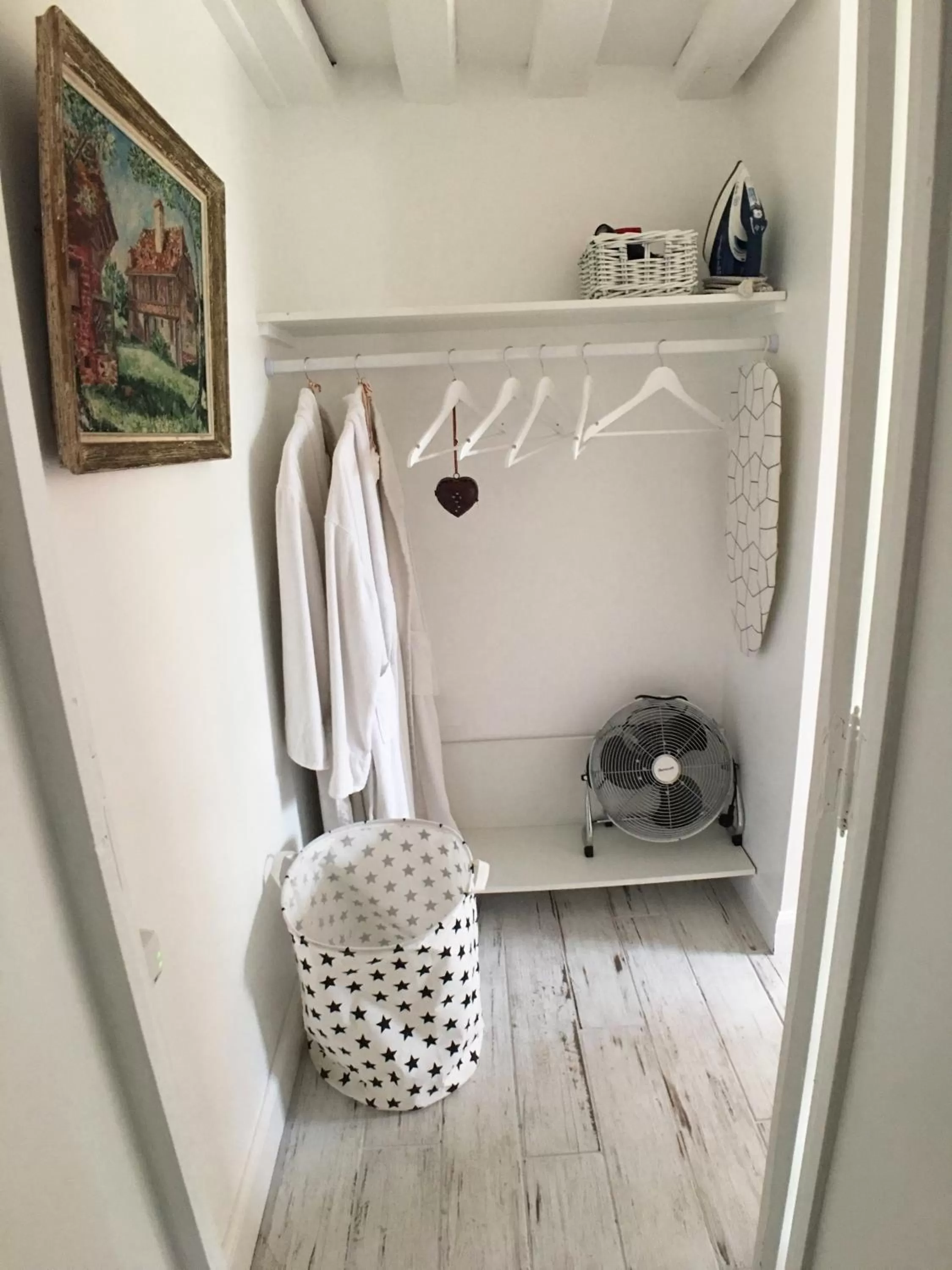 Bedroom in La Romance et la Romanesque