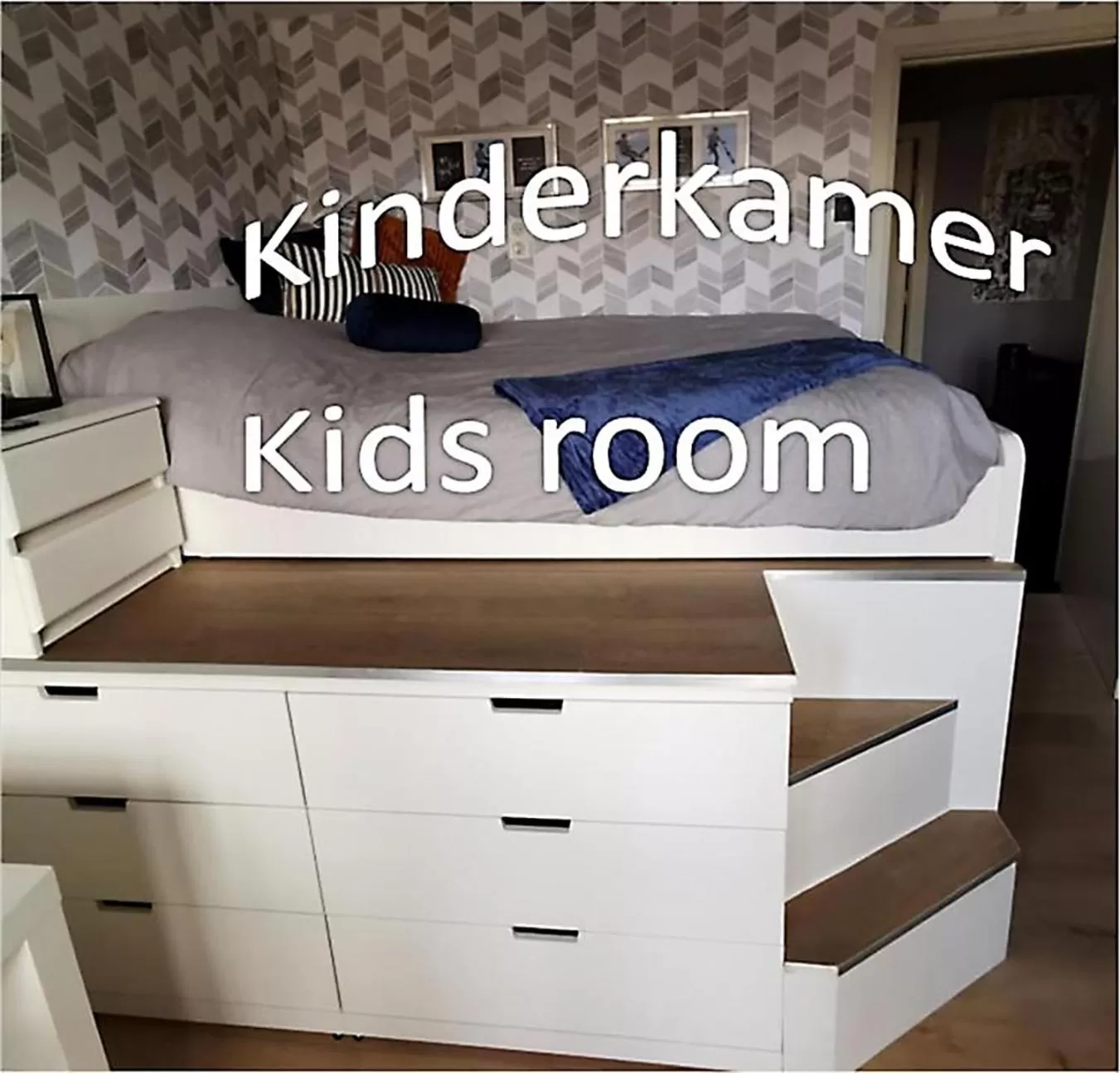 young children, Property Logo/Sign in Bed & Bokes aan de Maaskant