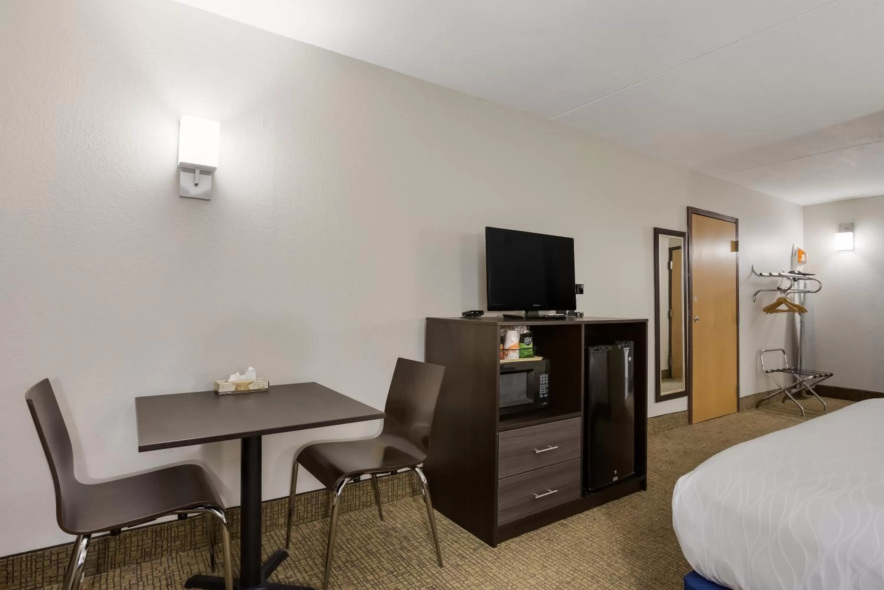 TV and multimedia, Bed in Rodeway Inn Branson, Brick House