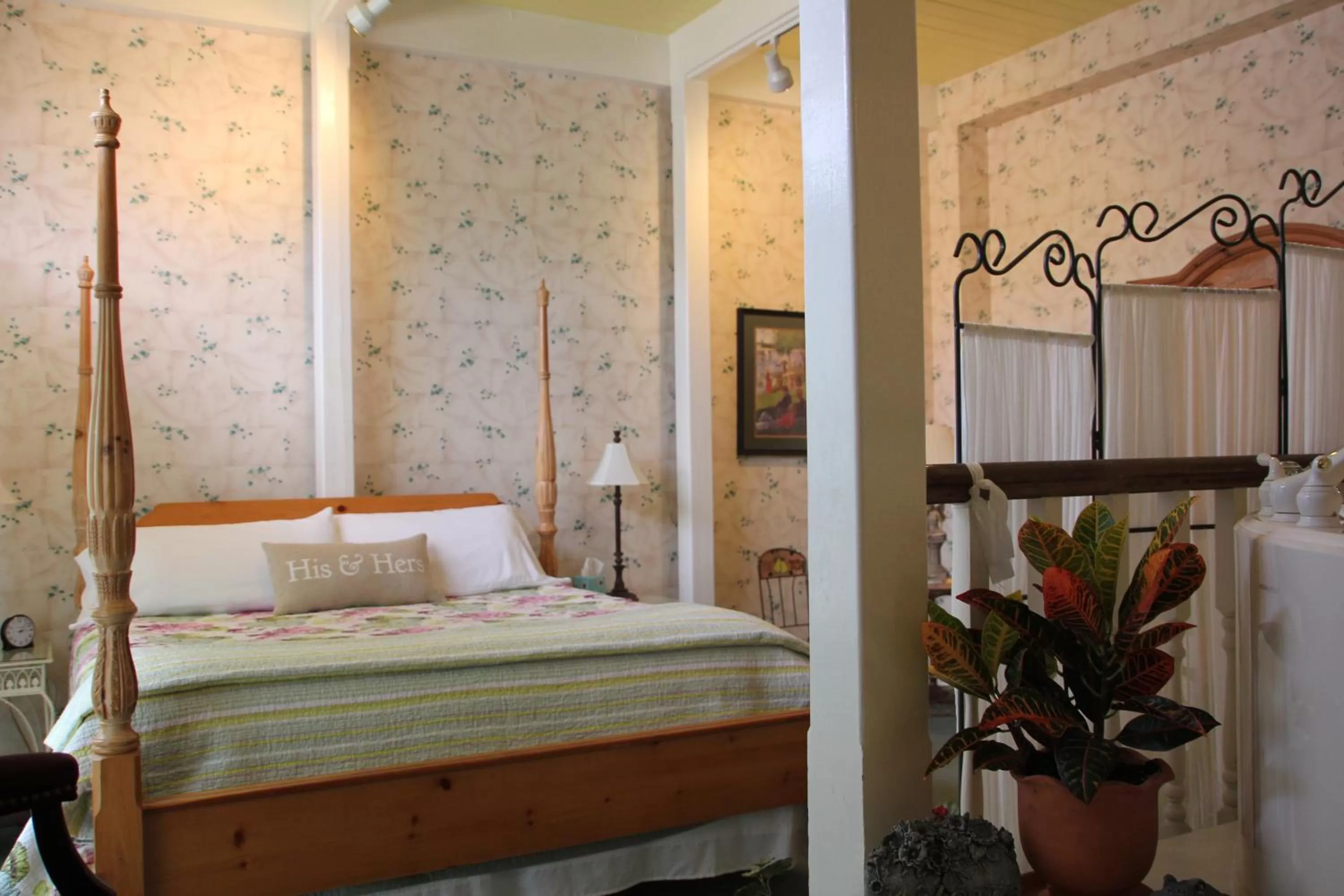 Bed in Hines Mansion