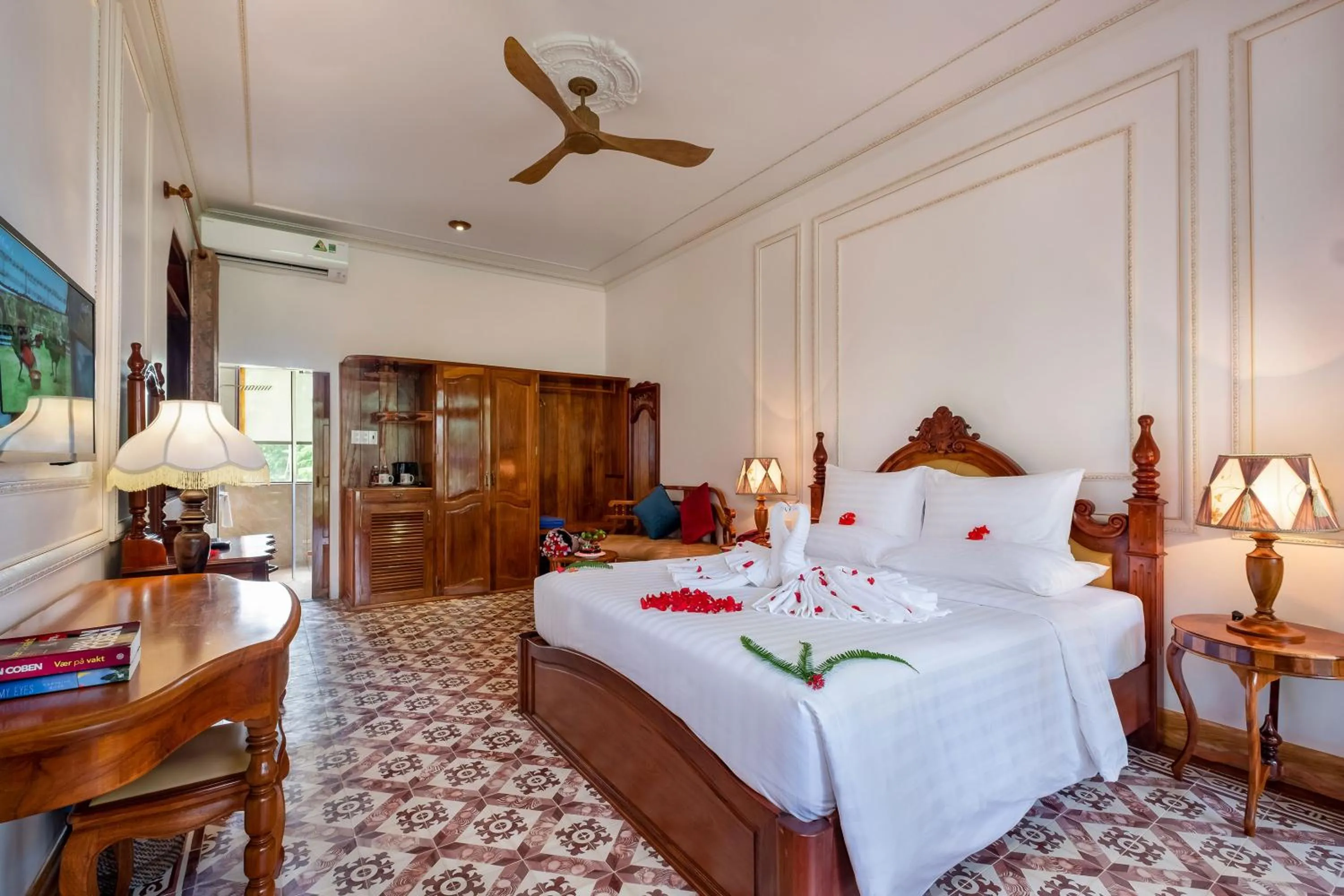 Photo of the whole room, Bed in Coco Palm Beach Resort