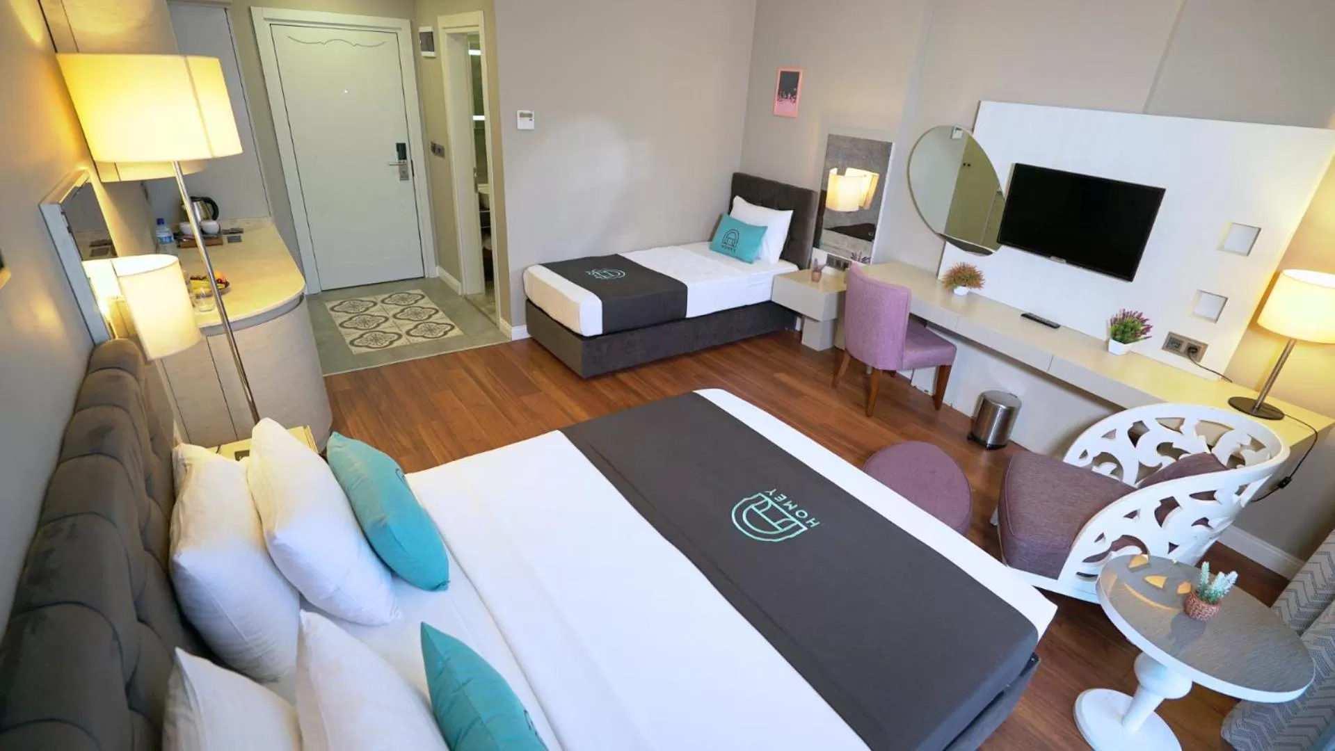 Bed in Homey AirPort Hotel