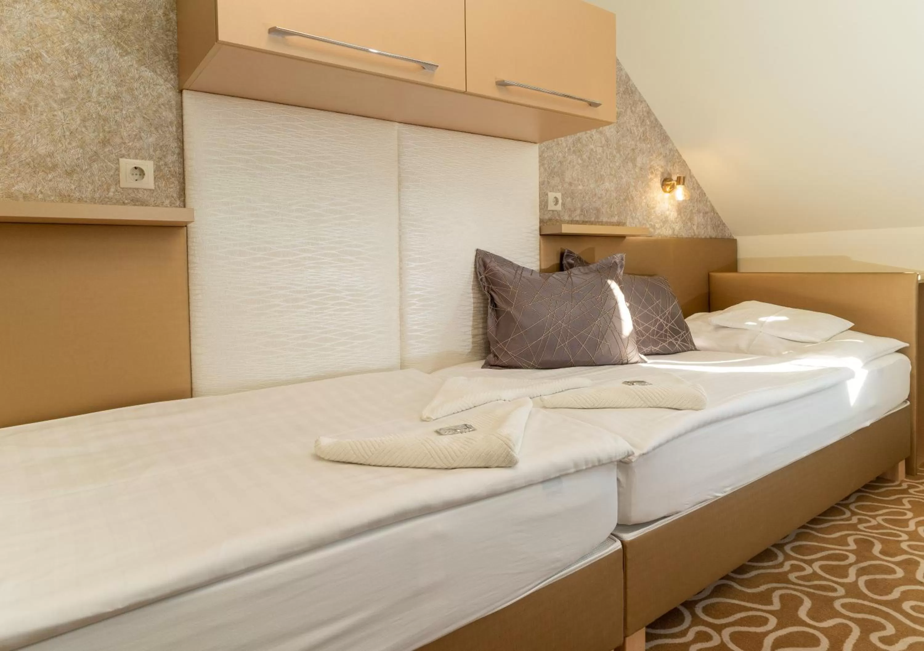 Photo of the whole room, Bed in Teátrum Boutique Hotel