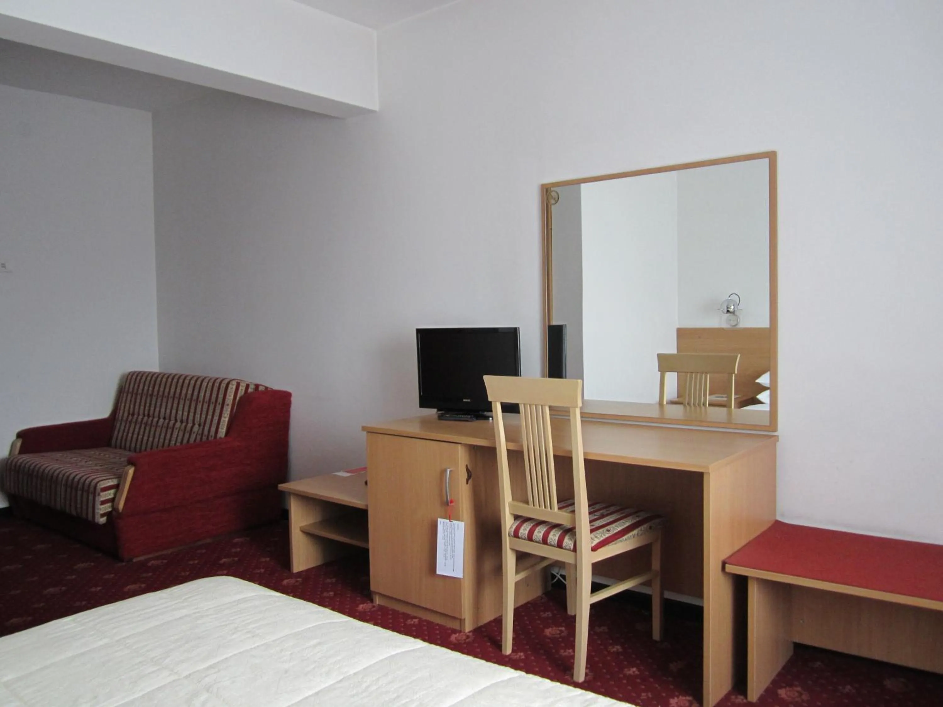 TV and multimedia, Bed in Hotel Grand