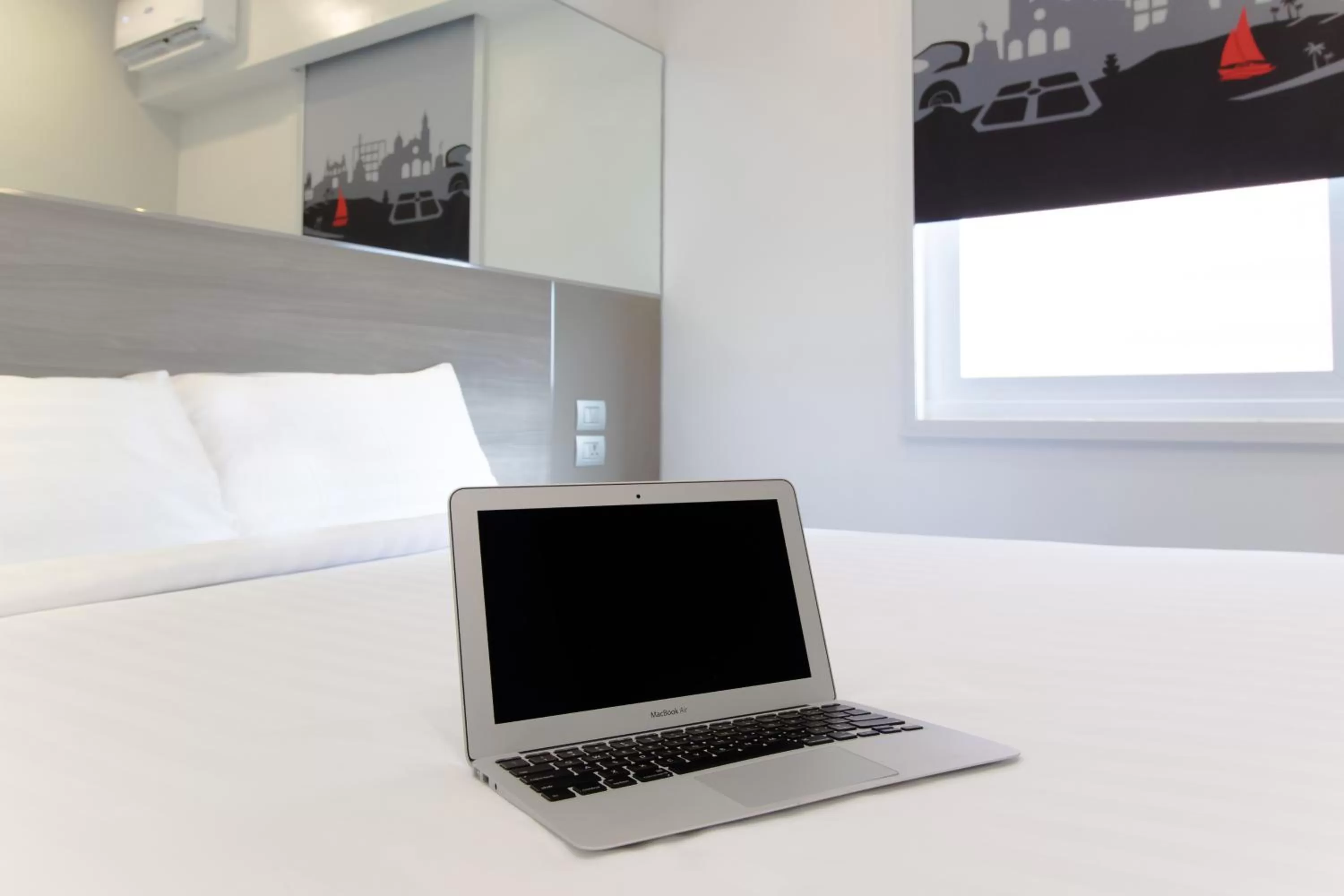 Bed in Red Planet Manila Binondo