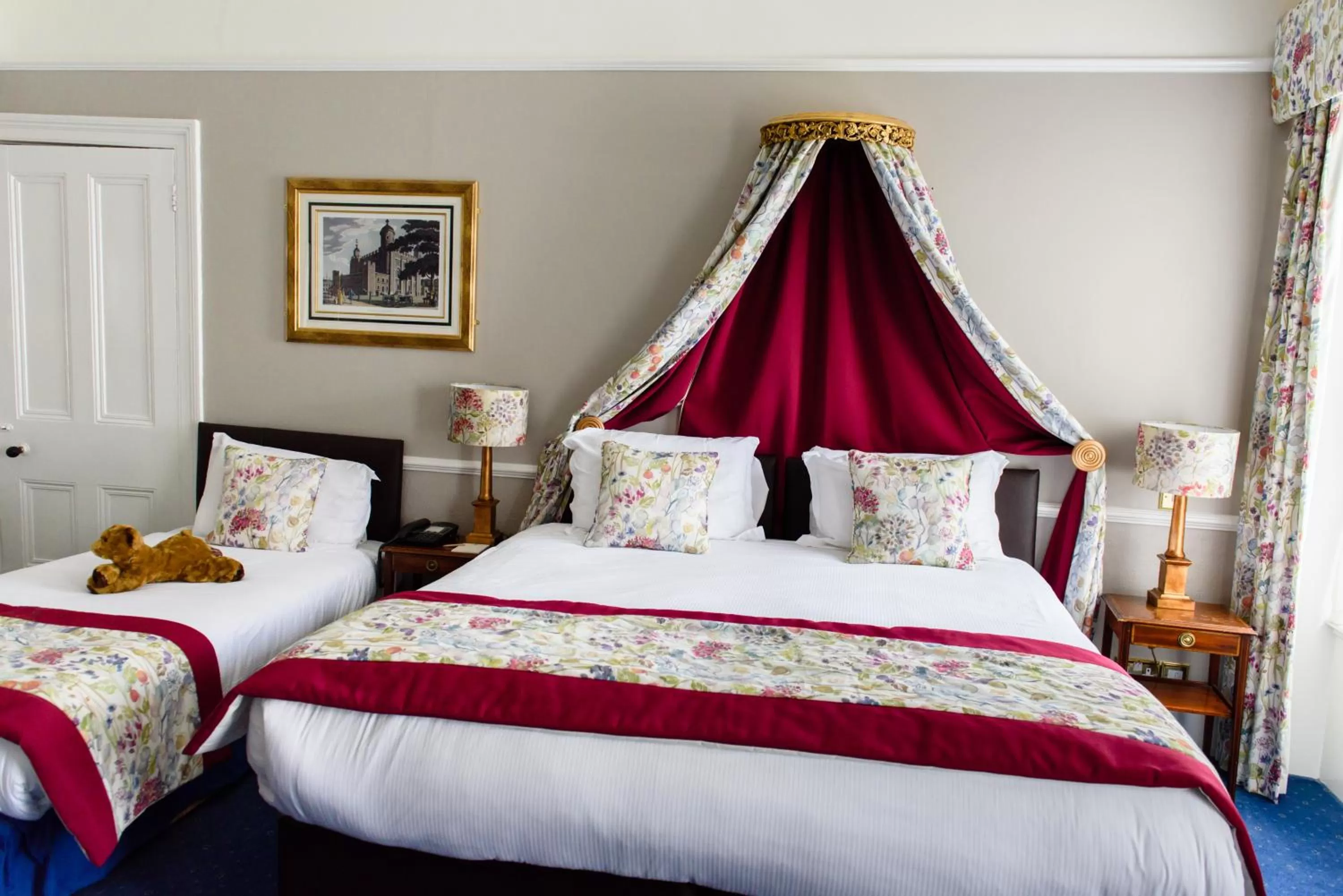 Bedroom, Bed in Old Hall Hotel