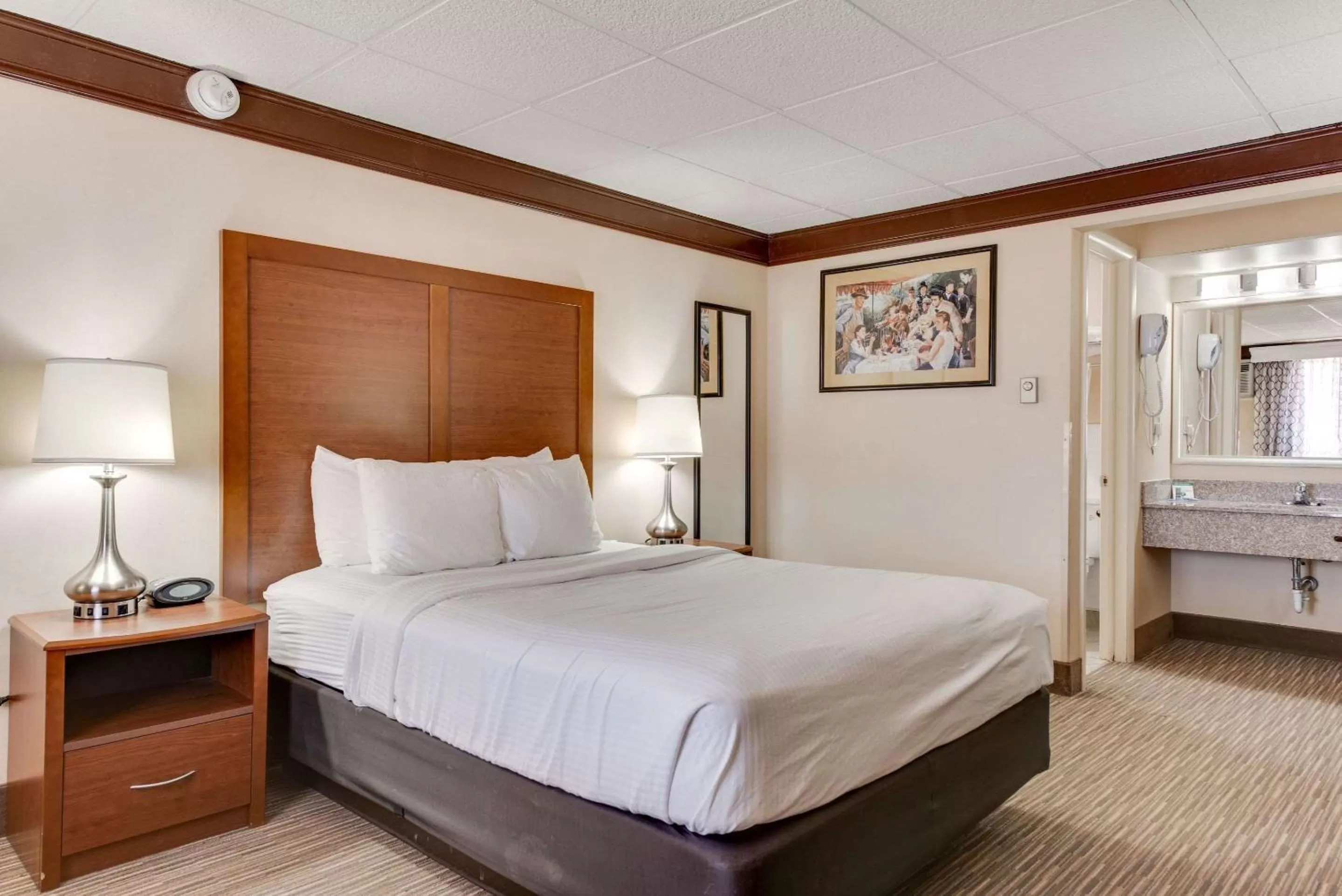 Bedroom, Bed in Best Western Movie Manor