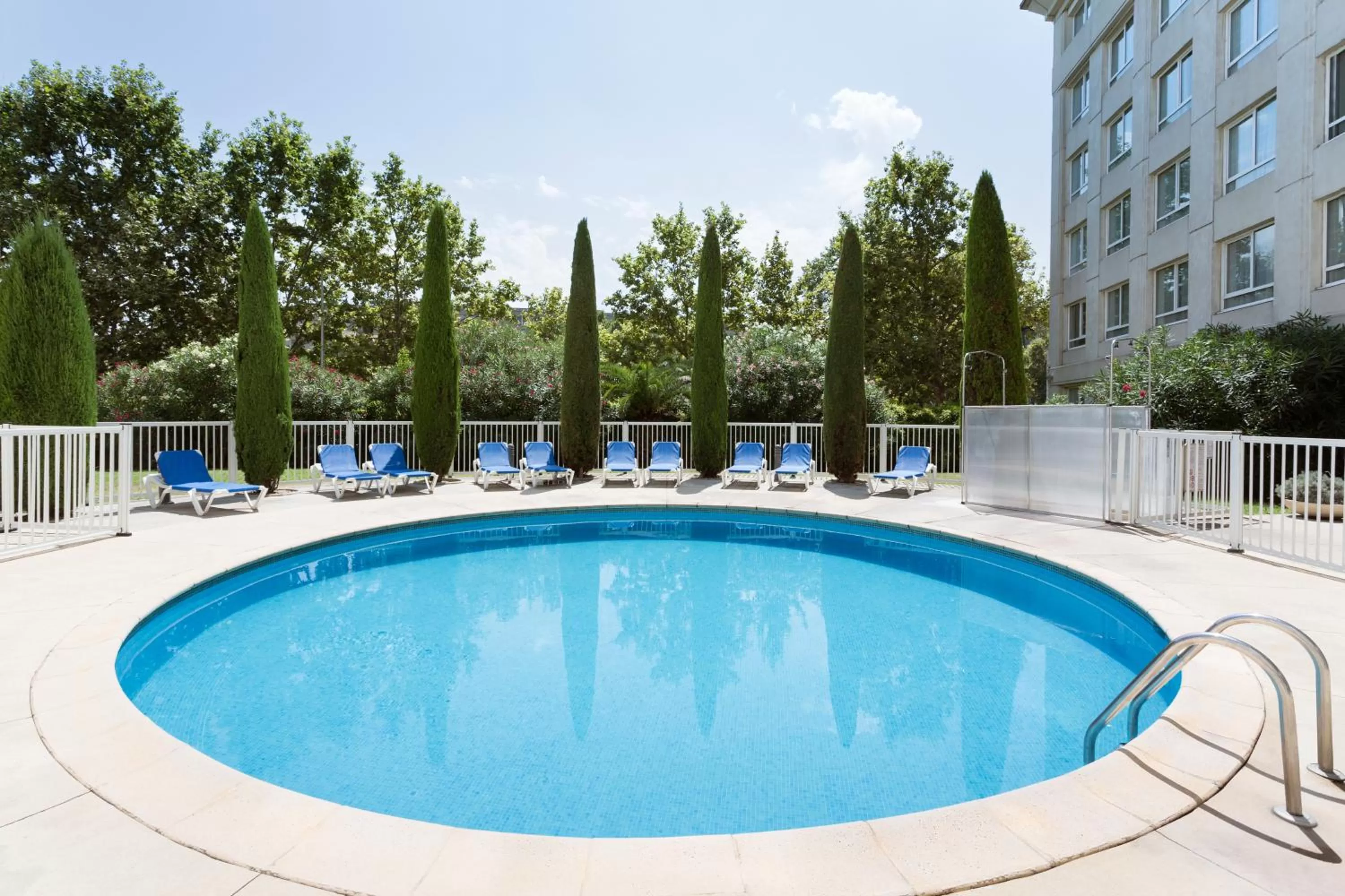 Swimming pool in Novotel Suites Montpellier Antigone
