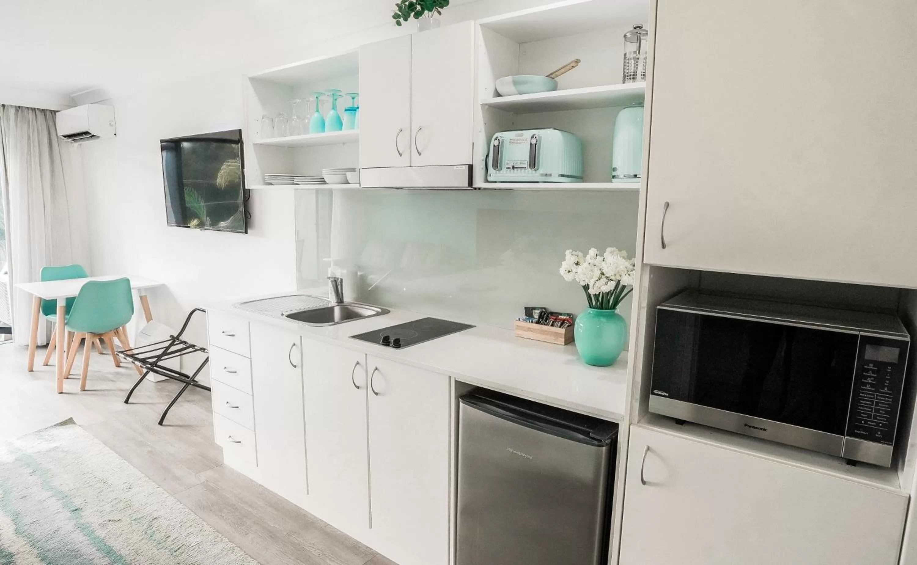 Kitchen or kitchenette in Terrigal Pacific Coastal Retreat