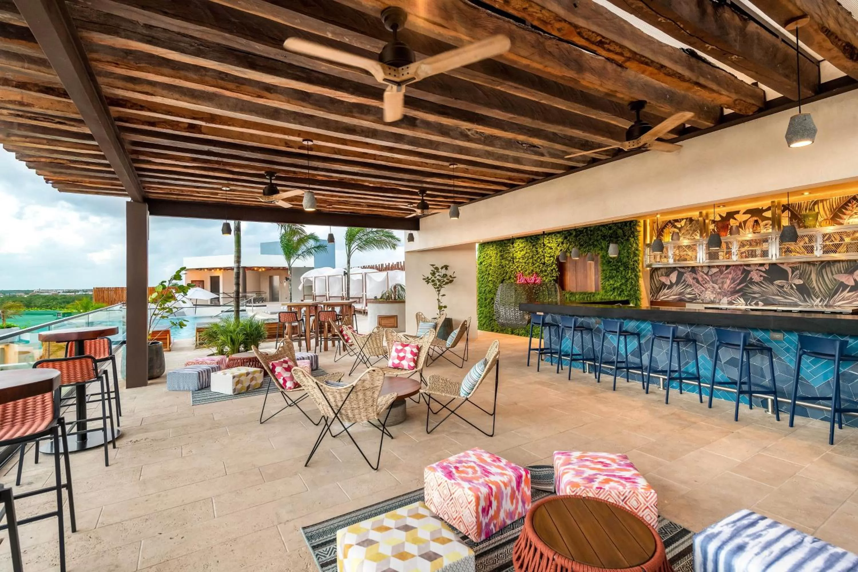 Lounge or bar in Aloft Tulum