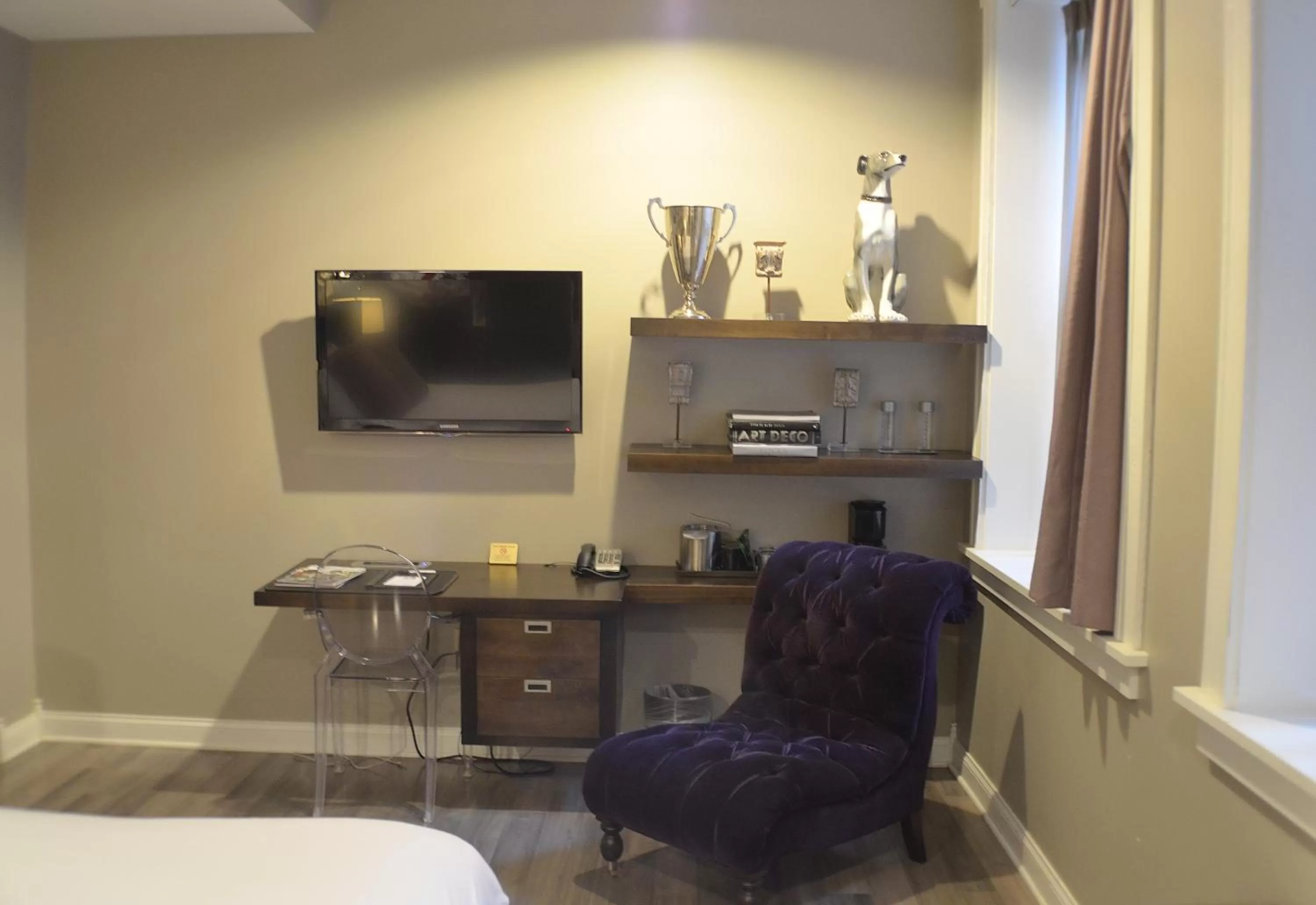 TV and multimedia, Bed in Hotel at the Lafayette Trademark Collection by Wyndham