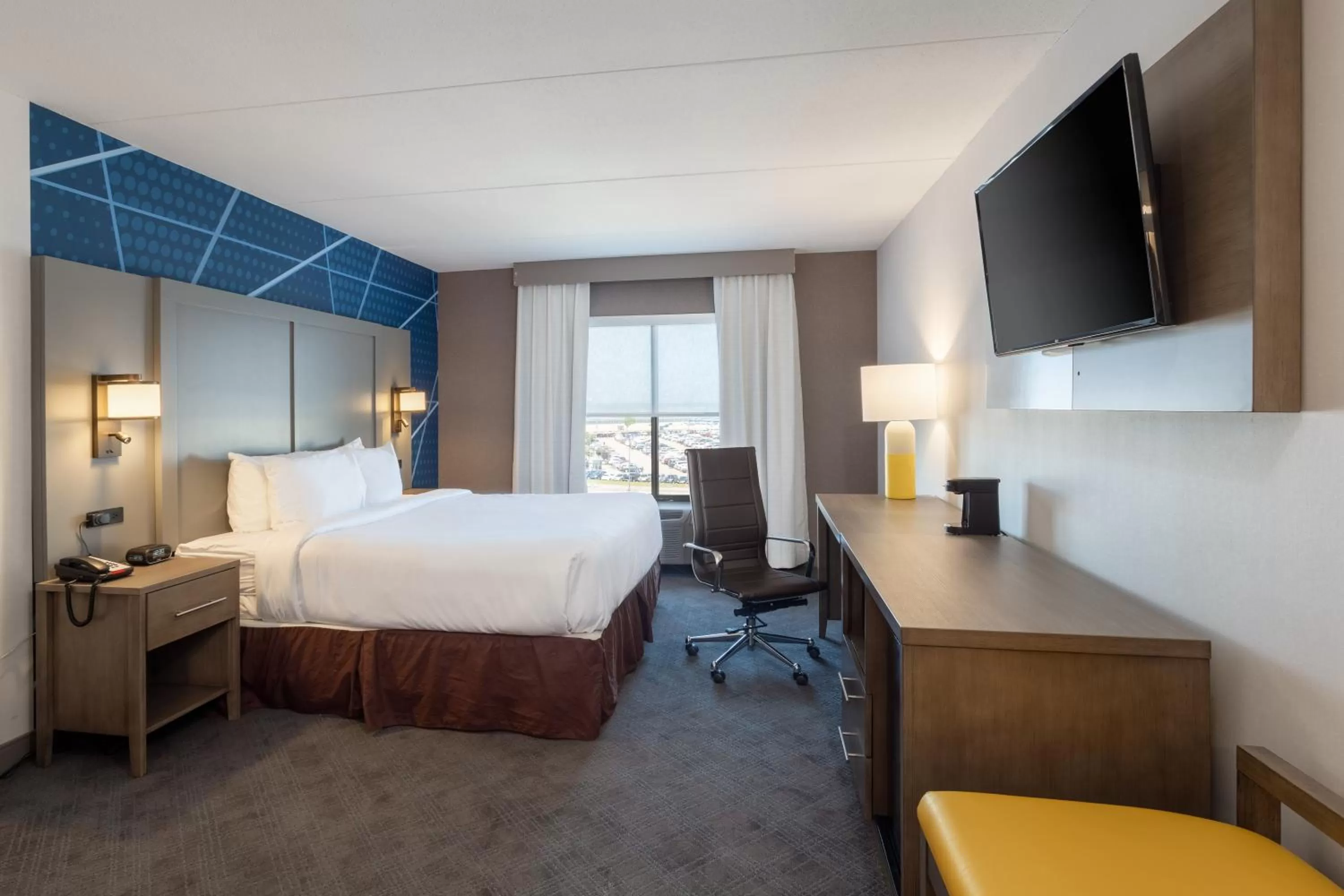 Bed in Comfort Inn & Suites Buffalo Airport