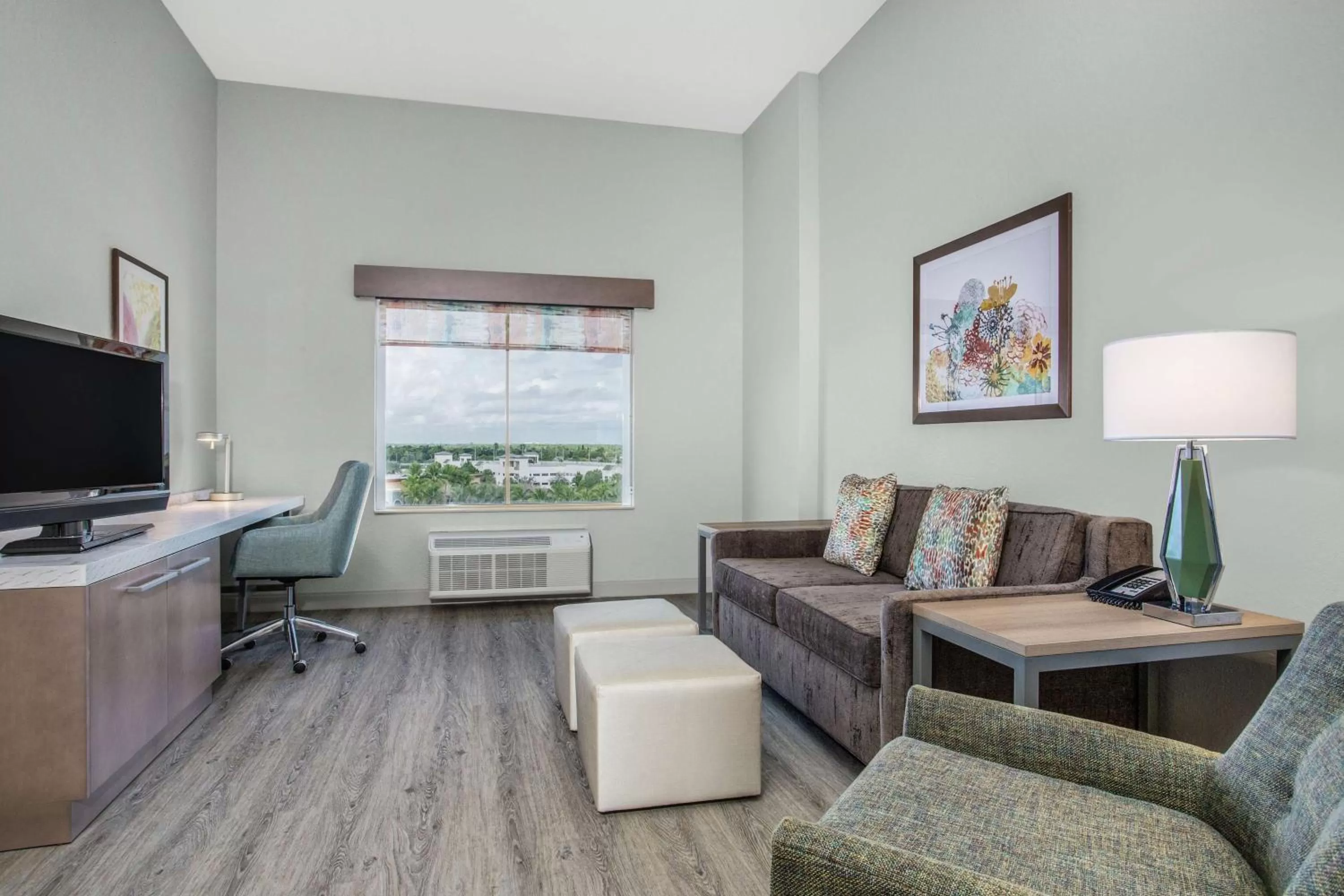 Bedroom in Hilton Garden Inn Palm Beach Gardens
