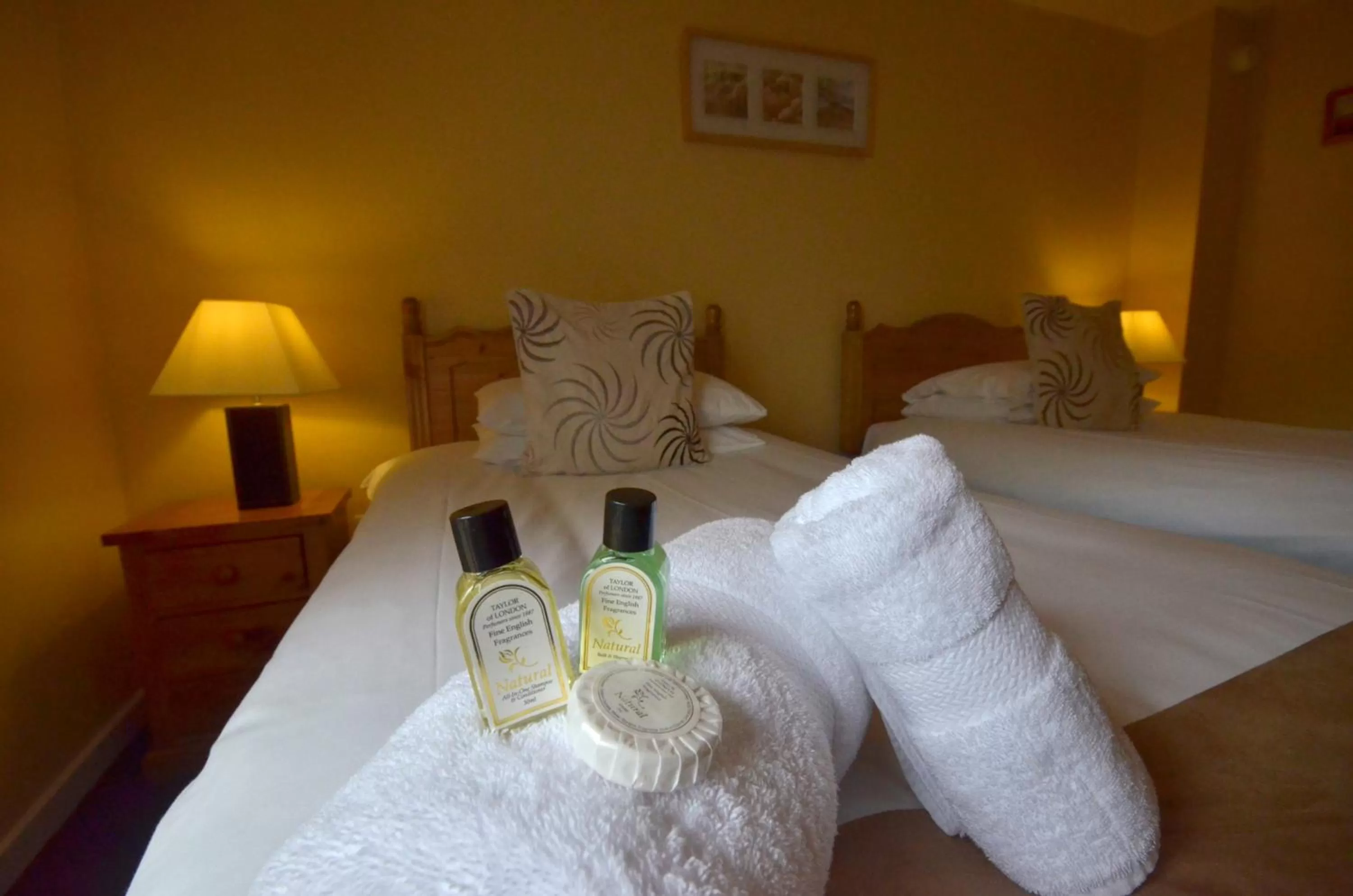 Bed in Auld Cross Keys Inn