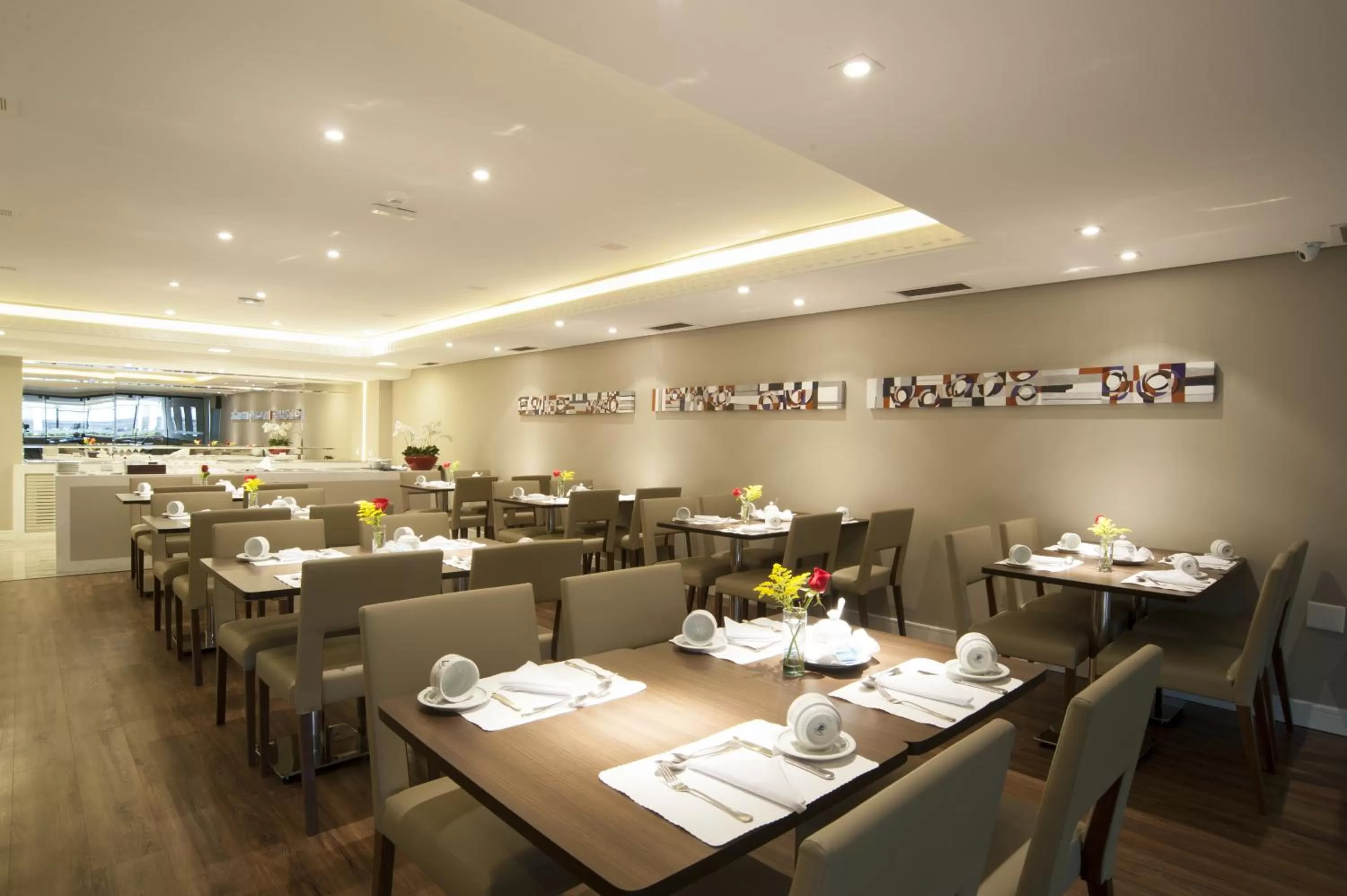 Restaurant/places to eat in Hotel Victoria Villa Curitiba by Nacional Inn
