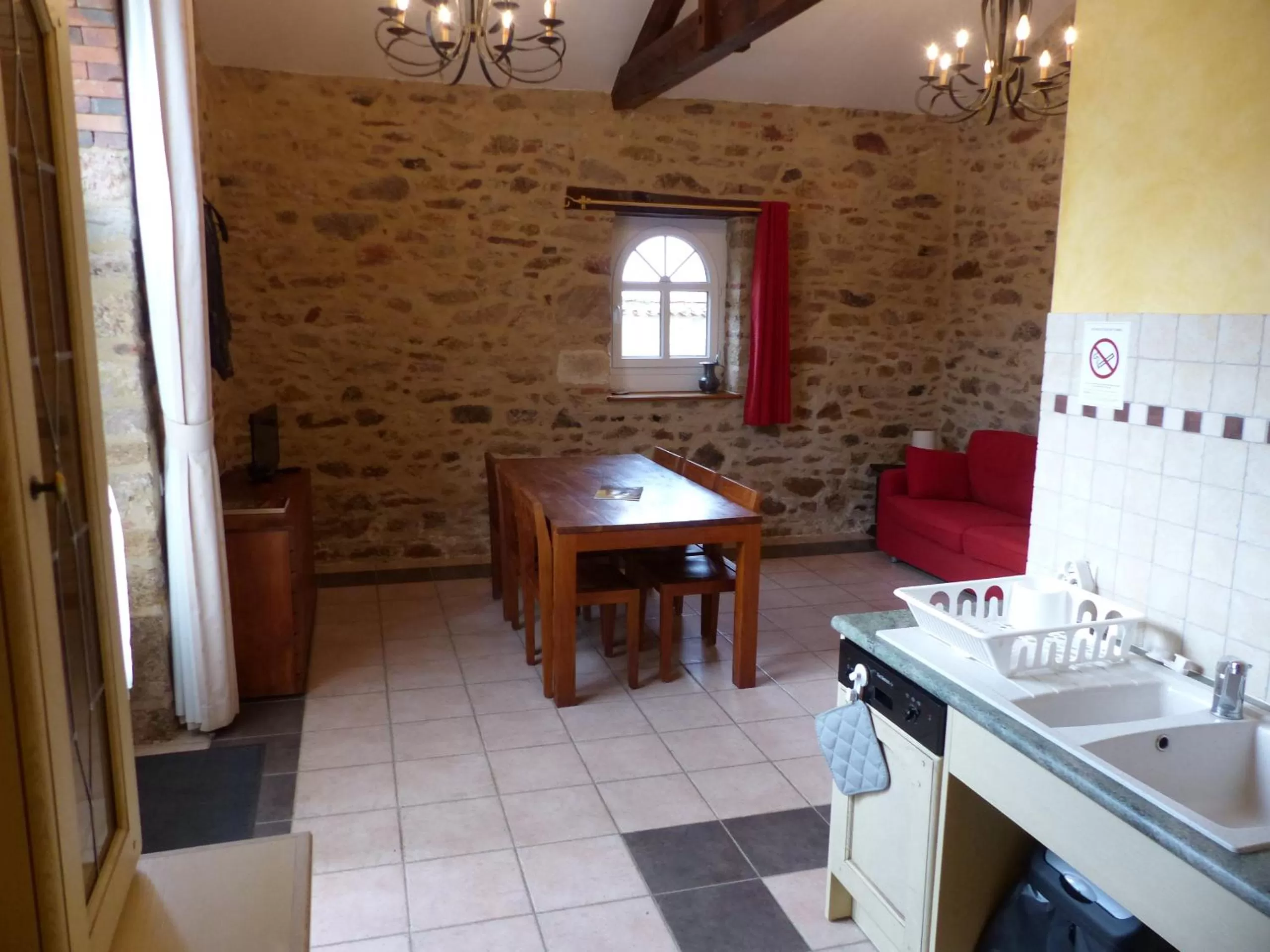 Living room, Kitchen/Kitchenette in B&B Domaine de La Corbe