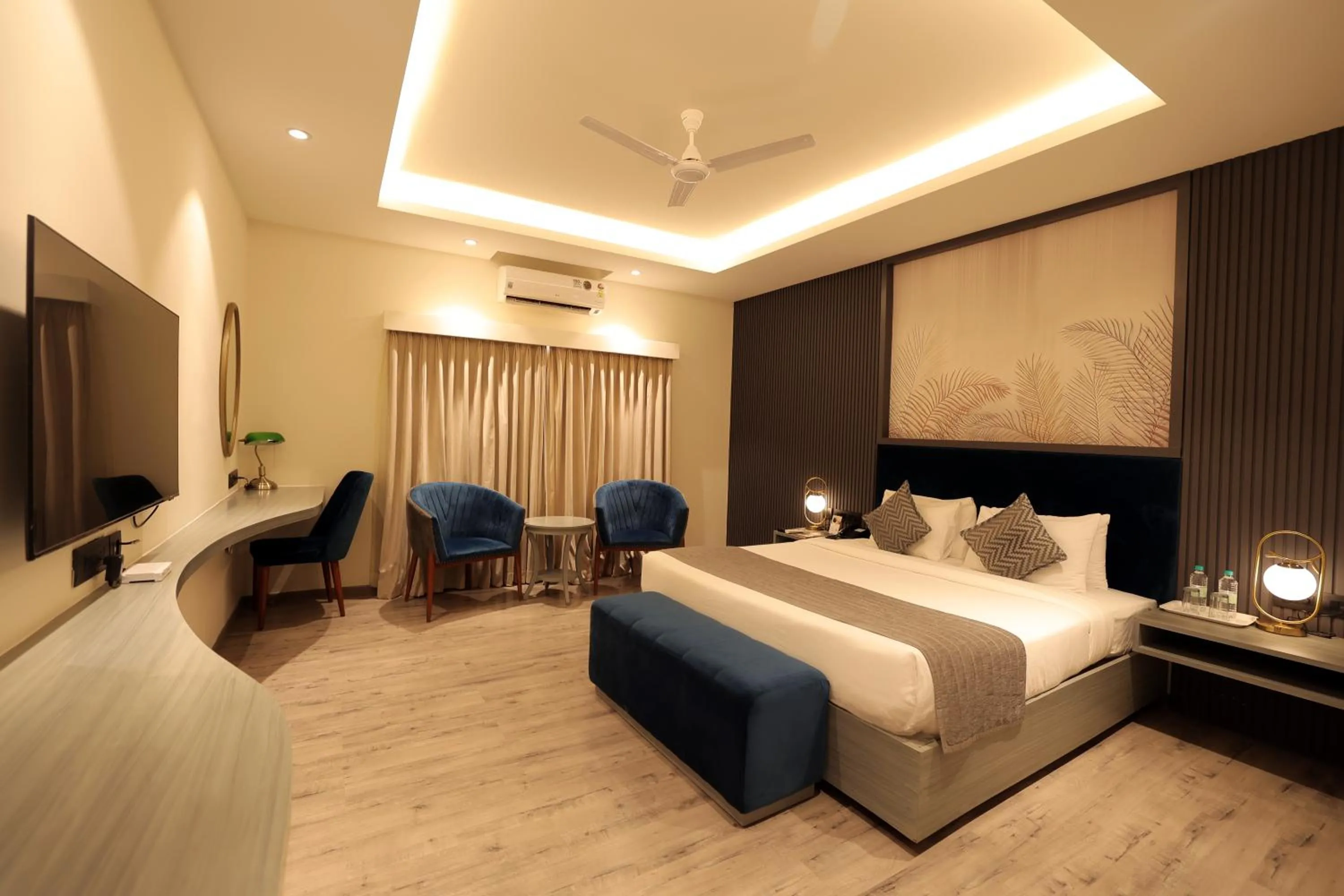 Living room, Bed in Poppys Vista Hotel