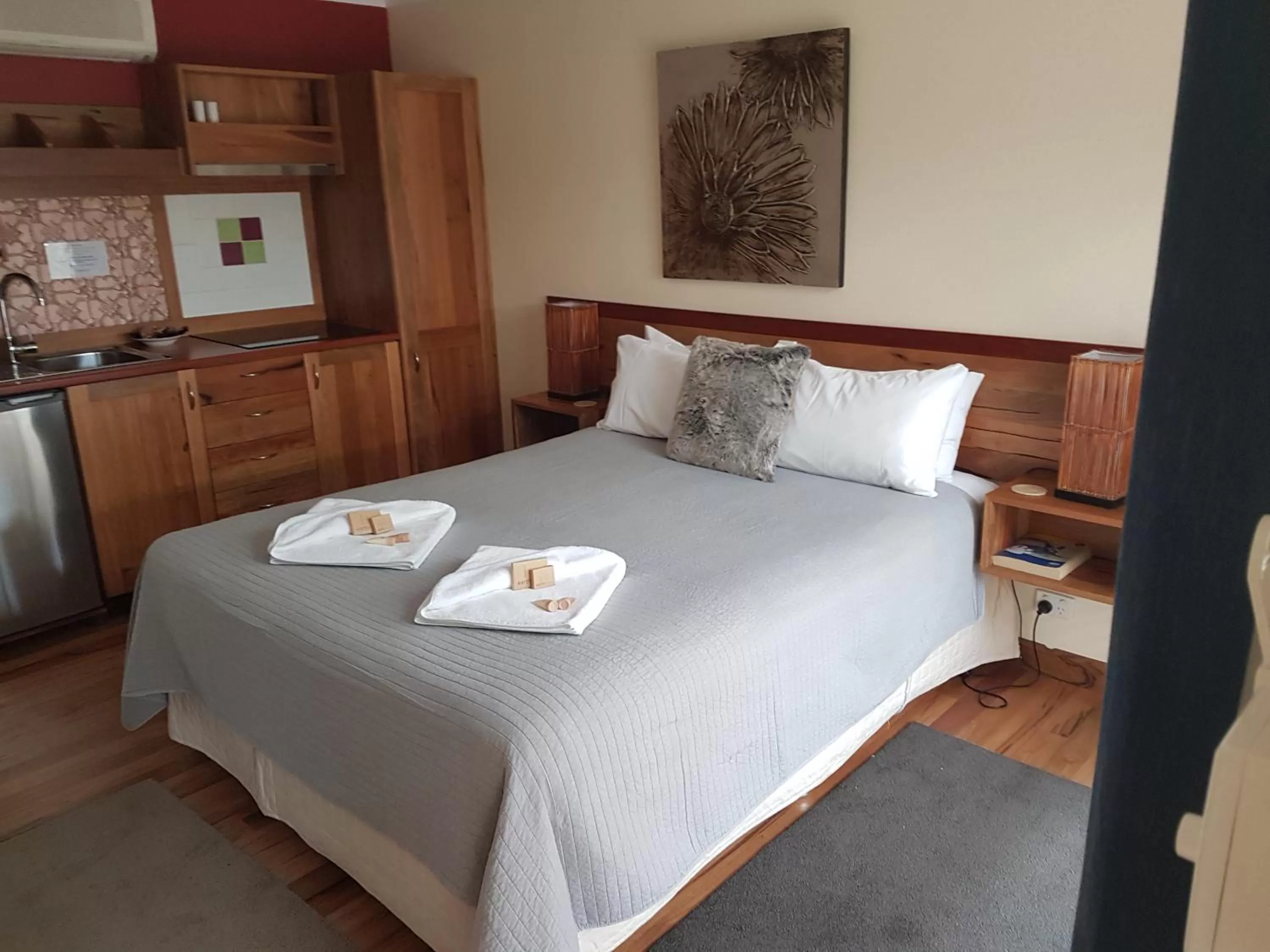 Coffee/tea facilities, Bed in Adamsons Riverside Accommodation