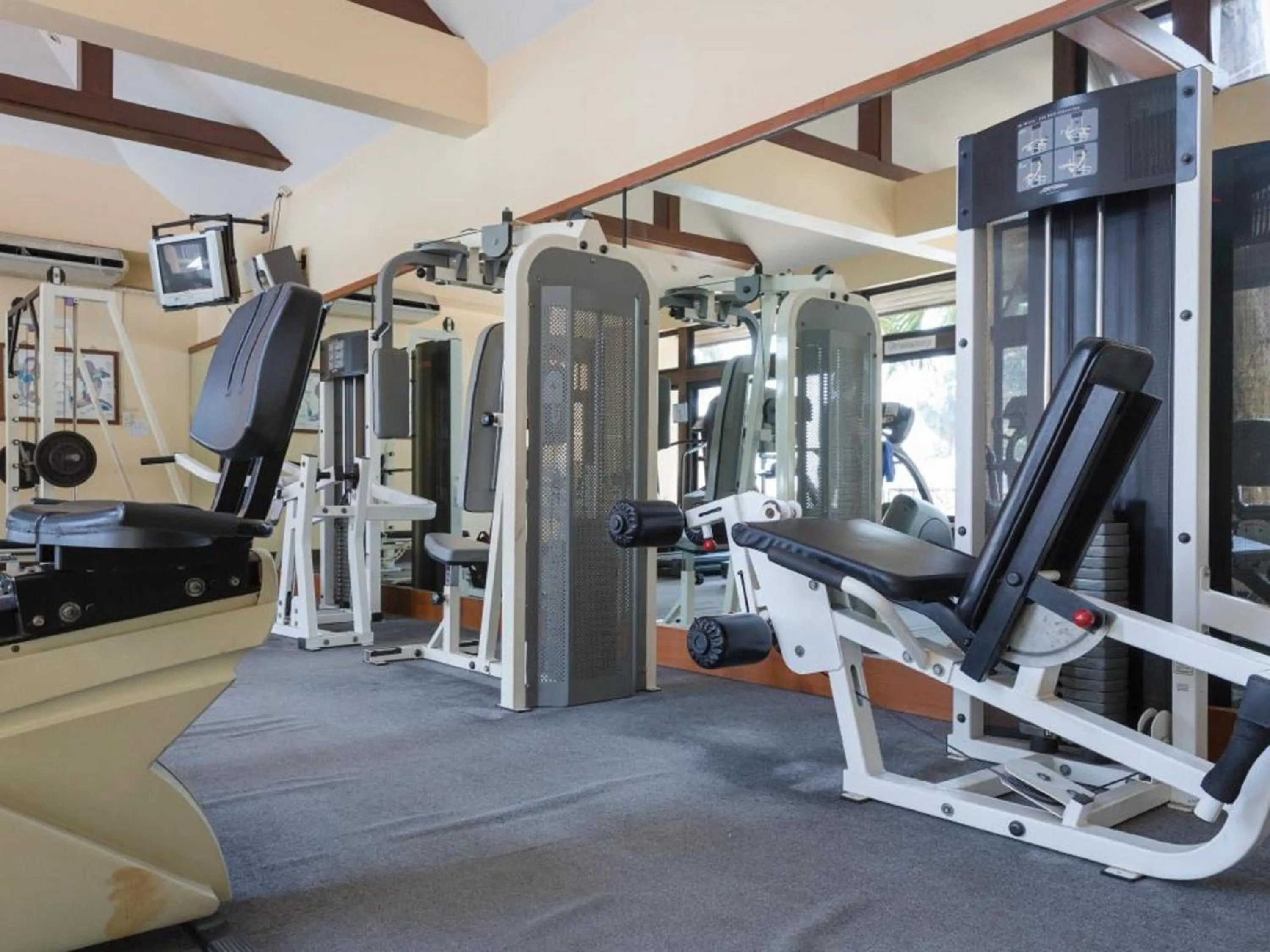 Fitness centre/facilities in Long Beach Garden Hotel & Pavilions