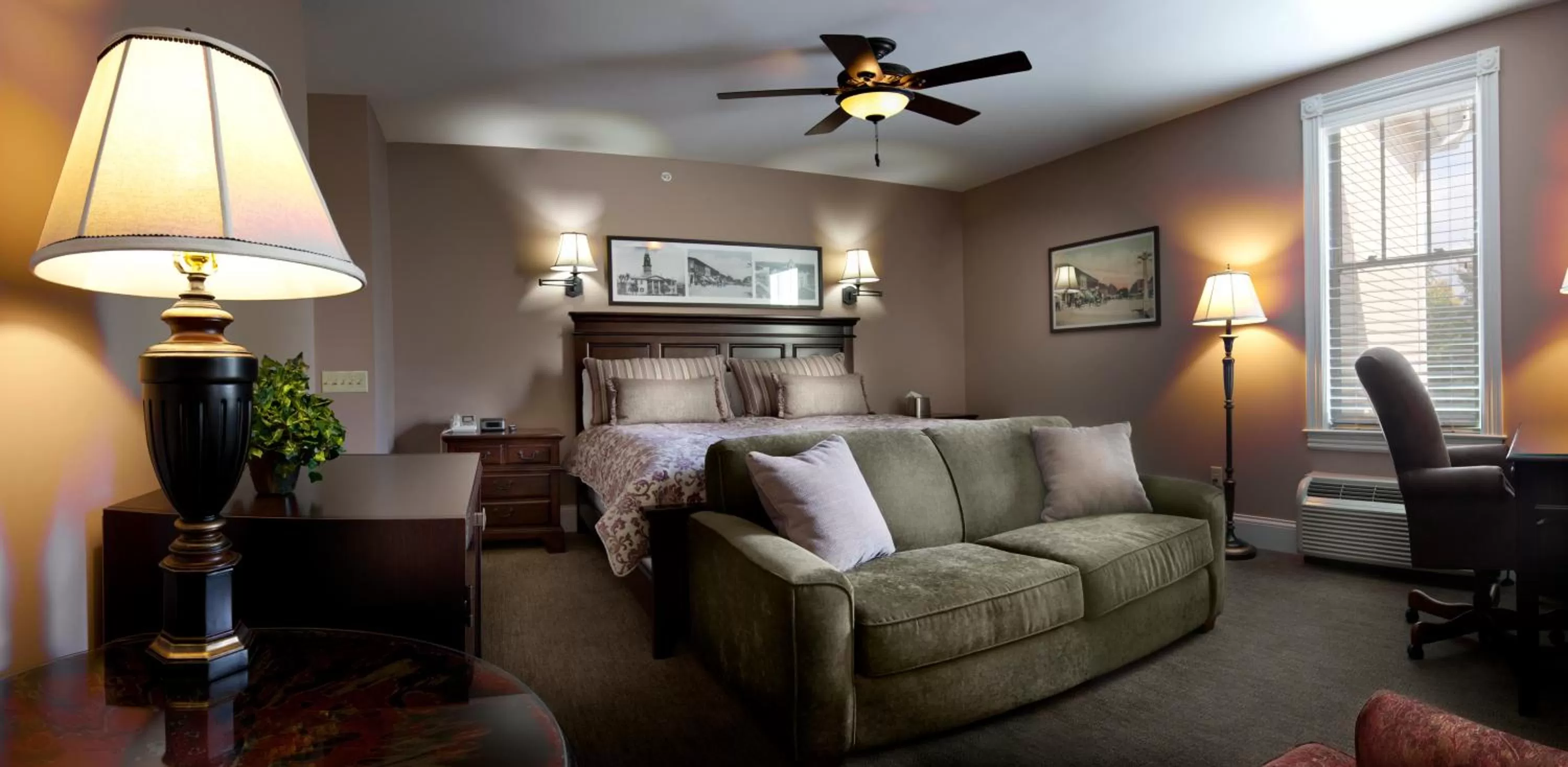 Photo of the whole room in Grant Street Inn - Bloomington