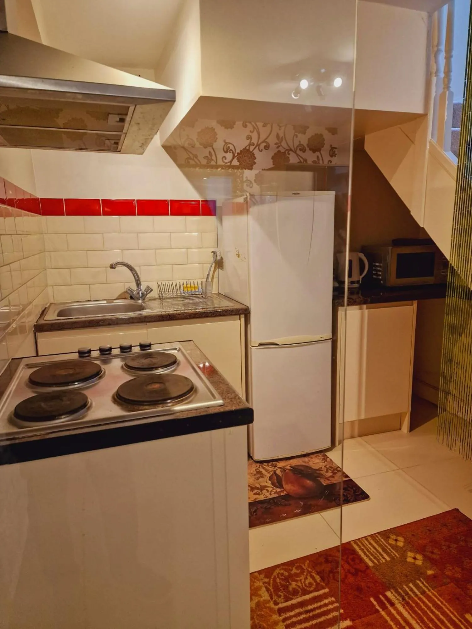 Kitchen or kitchenette in Wentworth House - Free Parking