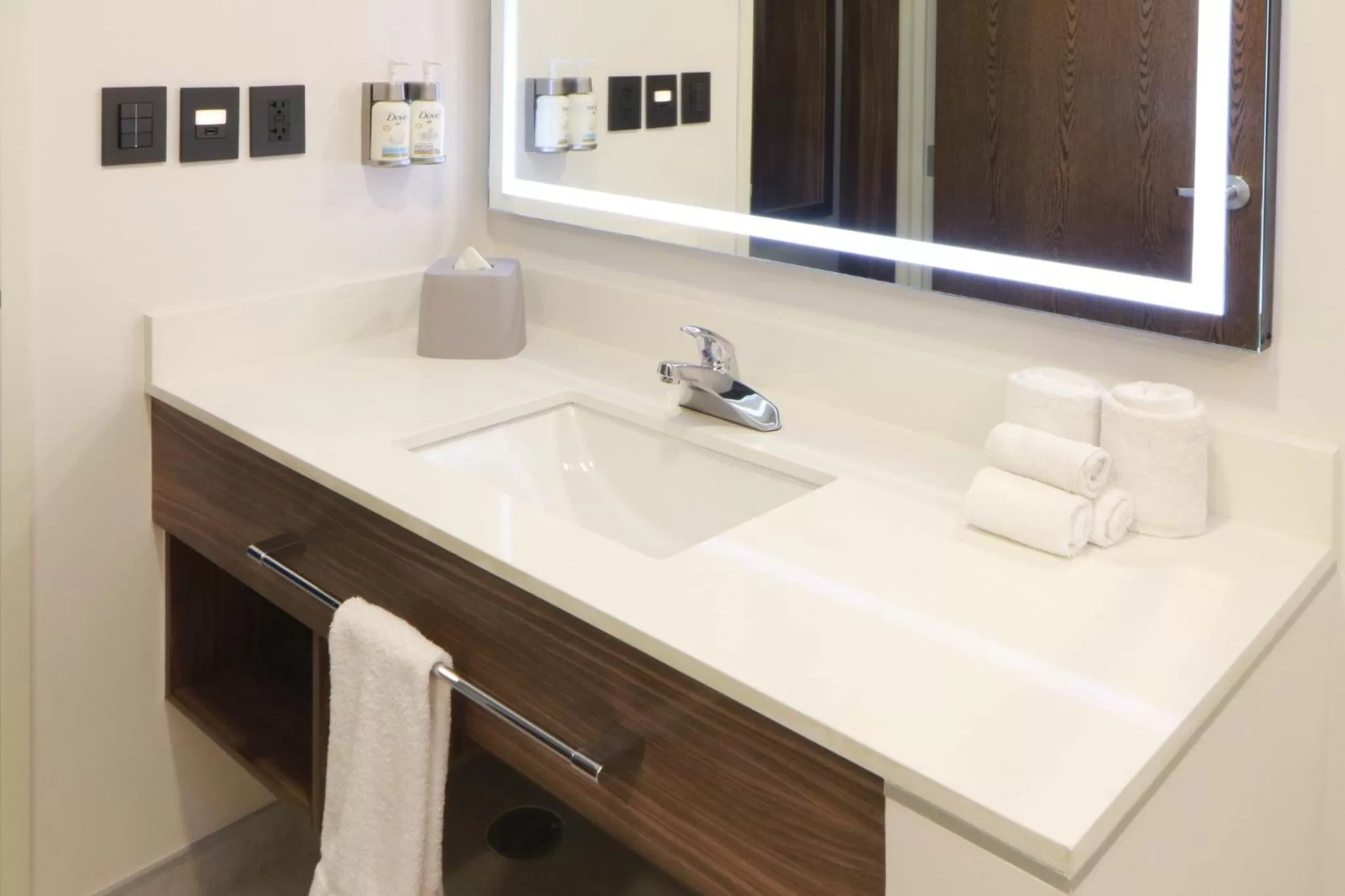 Bathroom in Holiday Inn Express San Luis Potosí by IHG