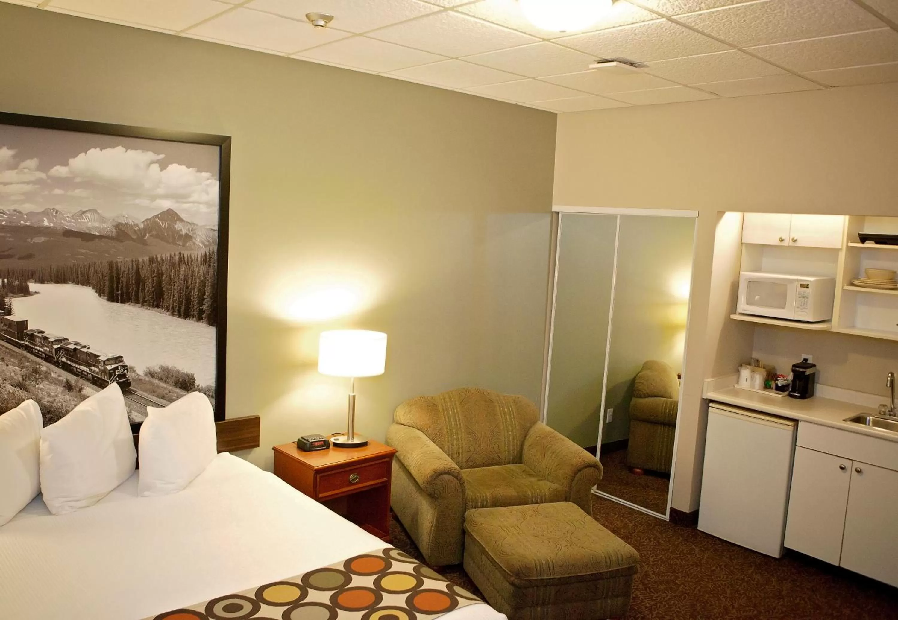 Bed in Super 8 by Wyndham Cochrane