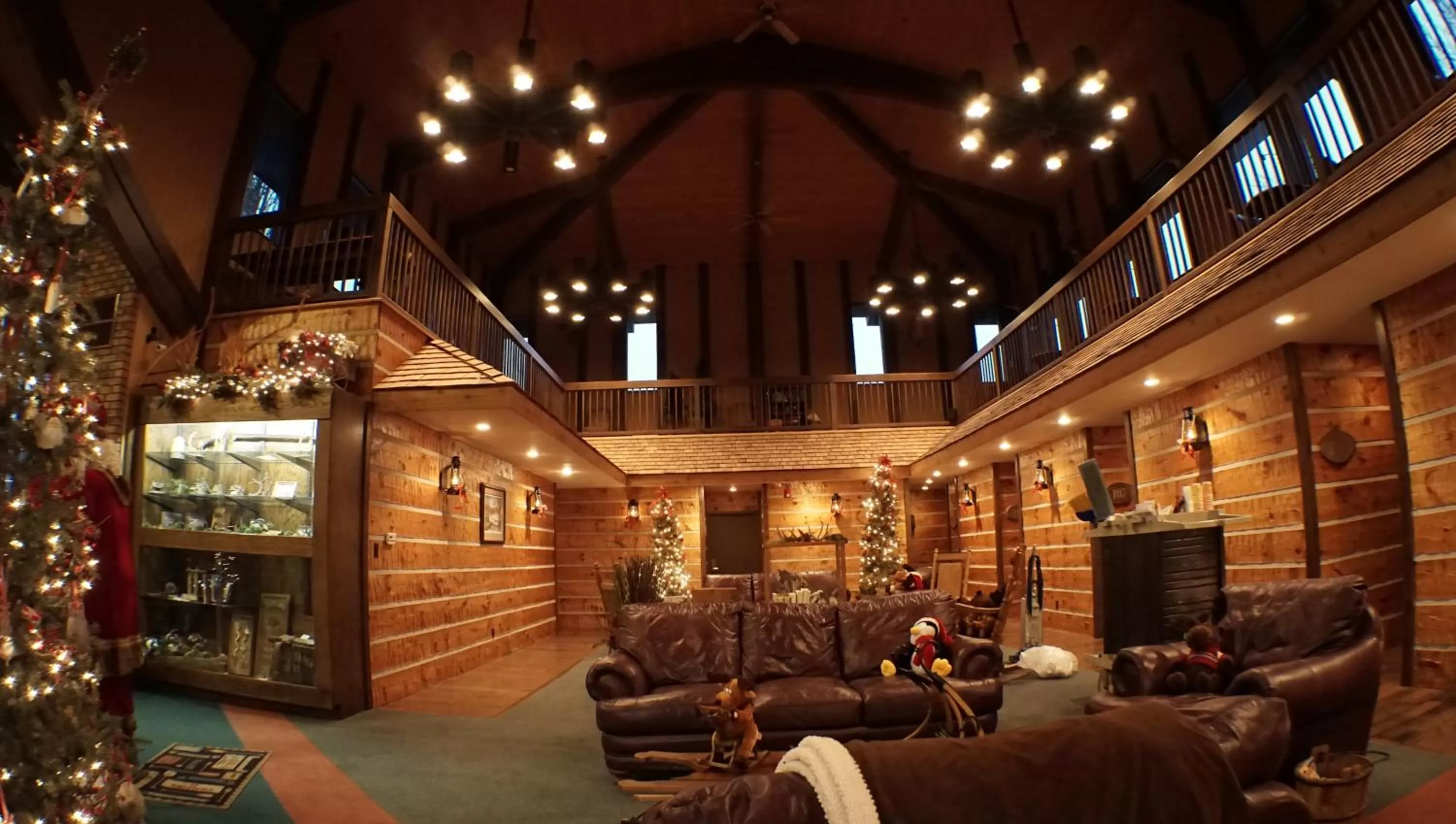 Communal lounge/ TV room in RiverBank Lodge