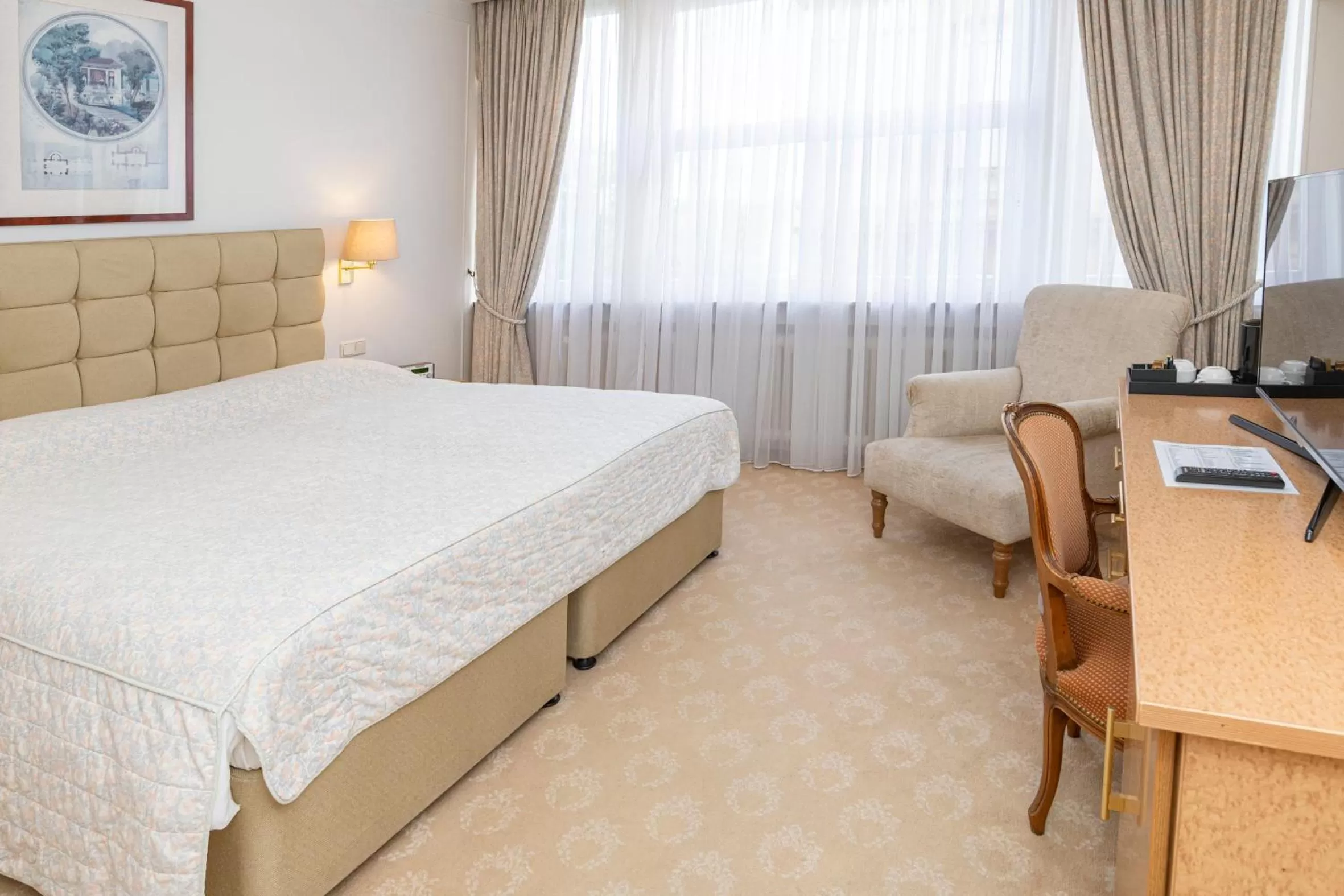 Photo of the whole room, Bed in Grand Hotel Cravat