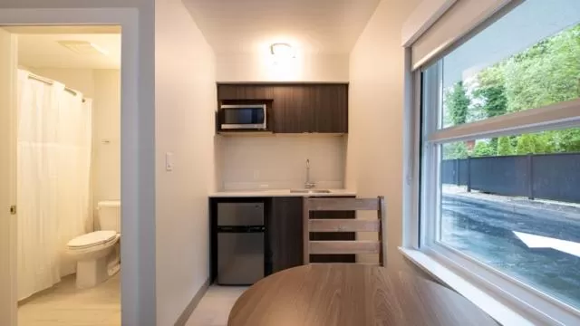 Kitchen or kitchenette, Bathroom in George Point Inn