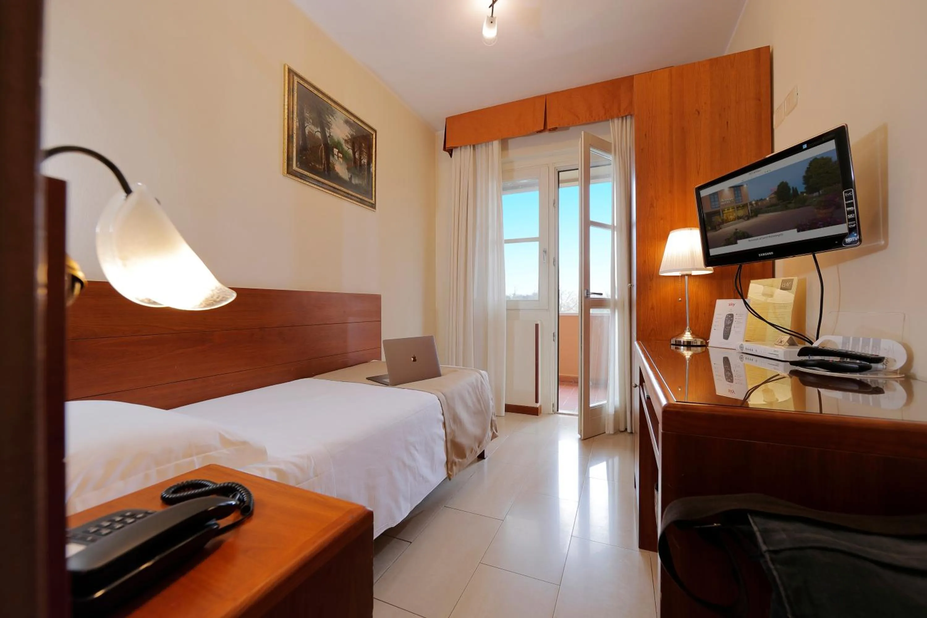 Bed in Hotel Michelangelo